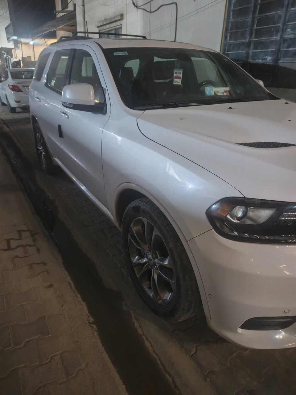 السلام عليكم
عندي دوج. دورنكو 2019 وكالة هارلم 

للبيع أو كراوس

بانوراما

كشنات رياضيه

داخل الأحمر

تدفئة وتبريد بالكشن

جنطه.كهرباء

محرك 5.700

رادار جانبي

توقف ذاتي

فور ويل 

باقي مواصفات معروفه 

للاتصال *********** هشام
السعر 33.500 بيه مجال
