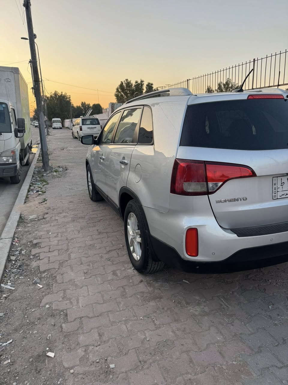 السلام عليكم سيارة سورنتو وارد  أمريكي الضرر موضح في الصور مكينة أربع سلندر اللون سلفر موديل ٢٠١٥ ضررها بنيد مصلح فقط السيارة رقم بغداد السعر المطلوب ١٣٥ وبيه مجال للاستفسار الاتصال على الرقم ***********
