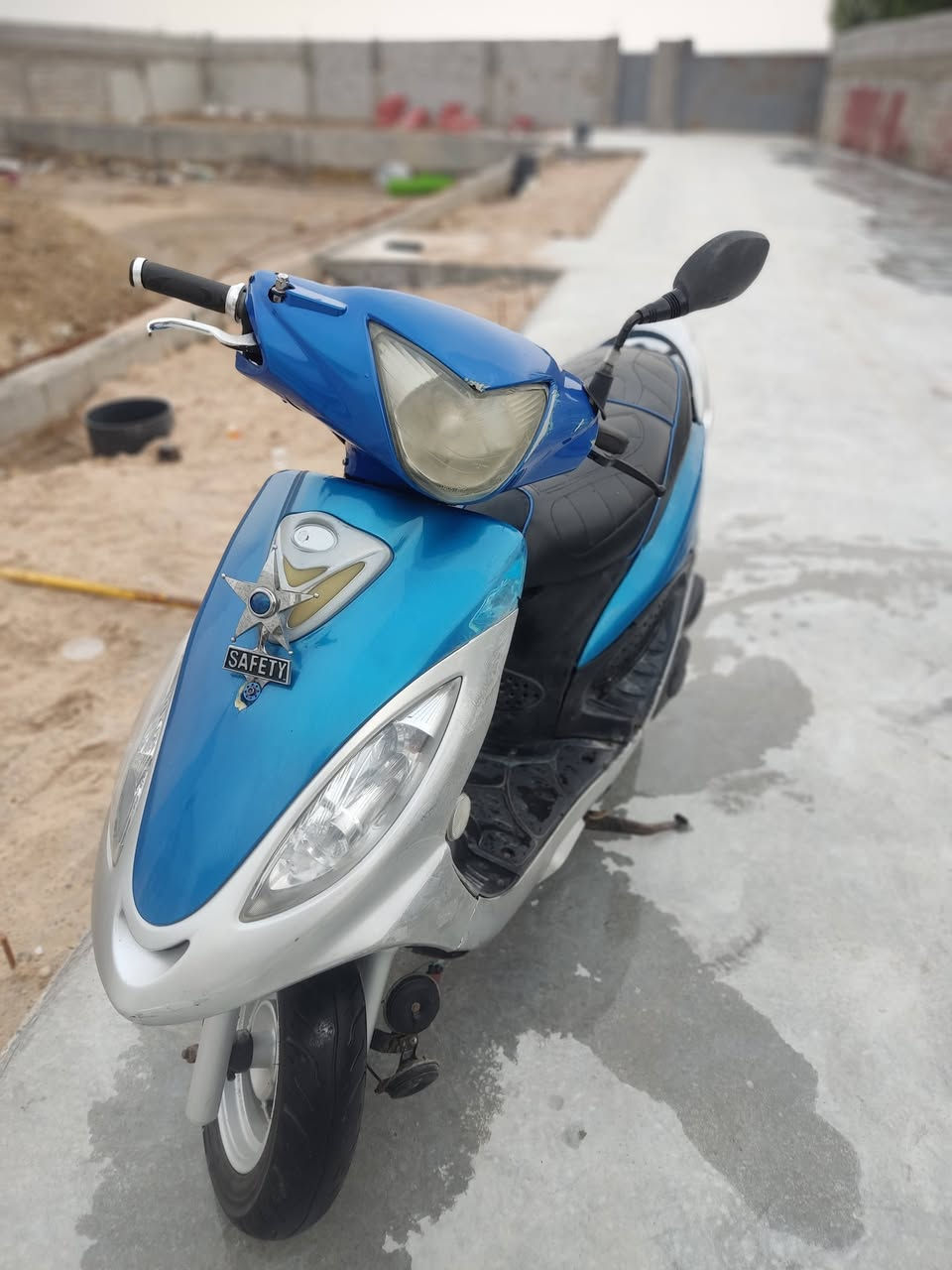 السلام عليكم 
دراجه كامكو V2 للبيع 
دراجه نضيفه وكامله من كلشي 
السعر 550 وبيه مجال 
العنوان (الغراف) 
رقم ***********
