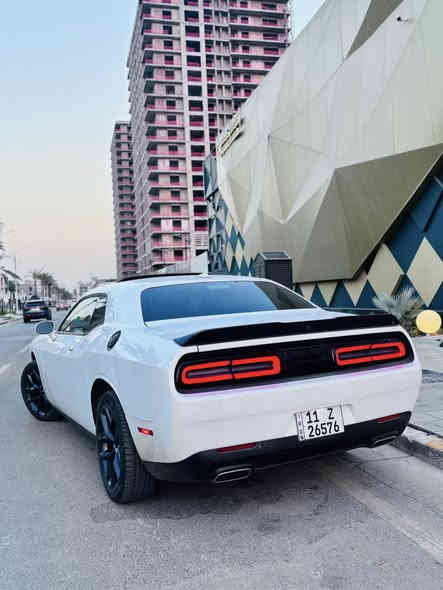 السلام عليكم 
جالنجر ٢٠٢٣ لاست كول
محرك ٣٦٠٠ ستة سلندر
بجم كبس  
فتحة شاشه جبيره كشن تدفئة هيتر ستيرن سستم صوت داخل كنتاره
رقم بغداد باسمي 
السيارة ماشية ٤٠ الف 
حادثها الباب مبدل نفس اللون 
والجاملغ الخلفي مبدل الكفر مالته ومصبوغ
وصور الحادث مرفقة وية الاعلان 
شباب السياره اني مستوردها 
والي يفتهم بالسيارات يعرف بيش كاصها وبيش صايره عليه   
اذا شفتها غالية او مو مناسبة فكلمة طيبة كافية وبالاخير هو كلة حديد وملك الشارع
 سعرها ٢٤٥ ورقة
مكانها باليرموك 
وهذا رقمي ***********
