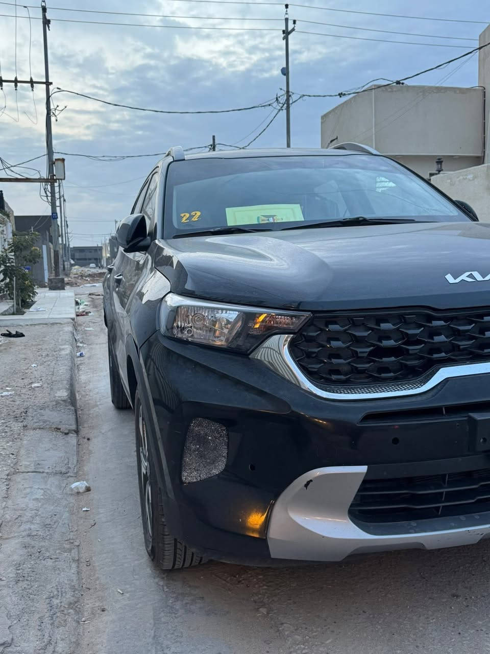 السلام عليكم كيا سونيت موديل ٢٣ خليجي / شاشه كامرة حساس امامي خلفي / جاهزة كير مكينة تبريد حدادية كفالة ماشية ١٠٦ الف بيها فقط رشات اثر شخوط مكفول من الضربة 

 حرة تترقم جميع المحافظات مكان السيارة السماوة 
 للاستفسار ***********
