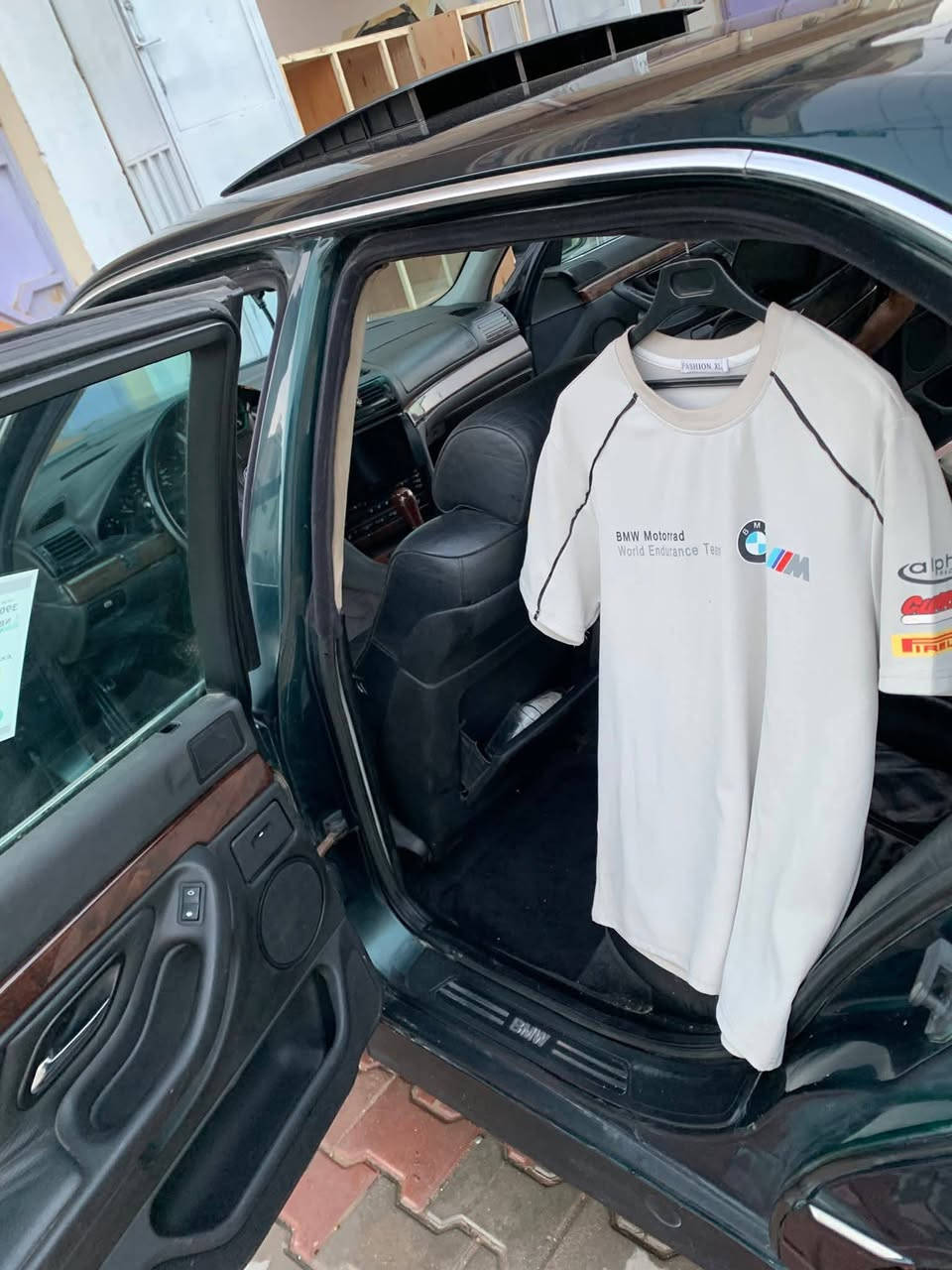 للبيع كاسحه 740i BMW محرك 30موديل1995  محرك 8 سلند السياره رقم دولي سنويه بسمي  جاهزه من جميع النواحي نوقص بصيطه كلش سياره خير من لله جام تحكم رباعي كراسي كهرباء شاشه تبريد نقص مروحا بواريه كلها موجوده كمبريسر كشي كامل نقص مروحى سياره حيل حلوا كاعده نصبتها تفتح وجه مصبوغه عام جماليه صبغ فرنسي اصلي لجماليه فقط سياره هزتها جديده سنويه لل2031بسمي رقم الانبار للبيع او مراوس هاتف )(***********) سياره فقط دعاميتها للماميه نكسرت وصلحتها بس مشادها مجوده عندي
