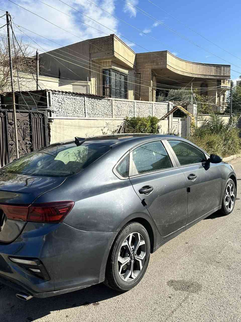 للبــيــع فقط
كيا فورتي 2021 وارد امريكي رقم اربيل 
مواصفات السيارة : 👇🏻⬇️
🔴 محرك 2000 دوش
🔴 لون السيارة نفطي  
 🔴ثلاث وضعيات قيادة 
                                ( ECO-Sport - Normal ) 
🔴رادار 
🔴تحديد مسار 
🔴 قيادة ذاتية + توقف ذاتي  
🔴مثبت سرعة
🔴 مانع انزلاق
🔴 كاميرا خلفية دوارة بلادي  
🔴شاشة لمس ( ابل كار بلي + اندرويد اوتو ) 
🔴 ايرباك عدد 4 
🔴منفذ USB ⚡️
🔴منفذ AUX 
🔴مرايات كهرباء
🔴 بلوجكتر نهاري
🔴 ويل كب  
🟣🟣ملاحظة :  سيارة نظيفة و جاهزة من كل النواحي كلشي مابيهة نقص 
‼️‼️‼️السيارة ماشية 58,000mi 

⭕️محرك + گير + صدر كلة جديد و مكفول 
⭕️تخم تاير + بطارية جديدة 

⚪️السيارة رقم اربيل الجديد بأسمي تحويل ثاني يوم 

🟣ملاحظة : شواصي + لغود مكفولة

حادثهة بأمريكا : جاملغ امامي اليمنة تبديل+ بارد بالباب الي بصف السايق و بارد بالبنيد ( ايرباك دشبول طاك وراجع سستم دبي ) 
صار بيهة حادث بالعراق : جاملغ يمنة الي ورة و نص قبغ الجنطة تعديل فقط بدون تبديل

السعر : 135 ورقة وبيهة مجال 
السيارة موجودة ببغداد / حي العدل 

للاستفسار : المراسلة على الخاص 
او على الرقم : *********** واتساب
