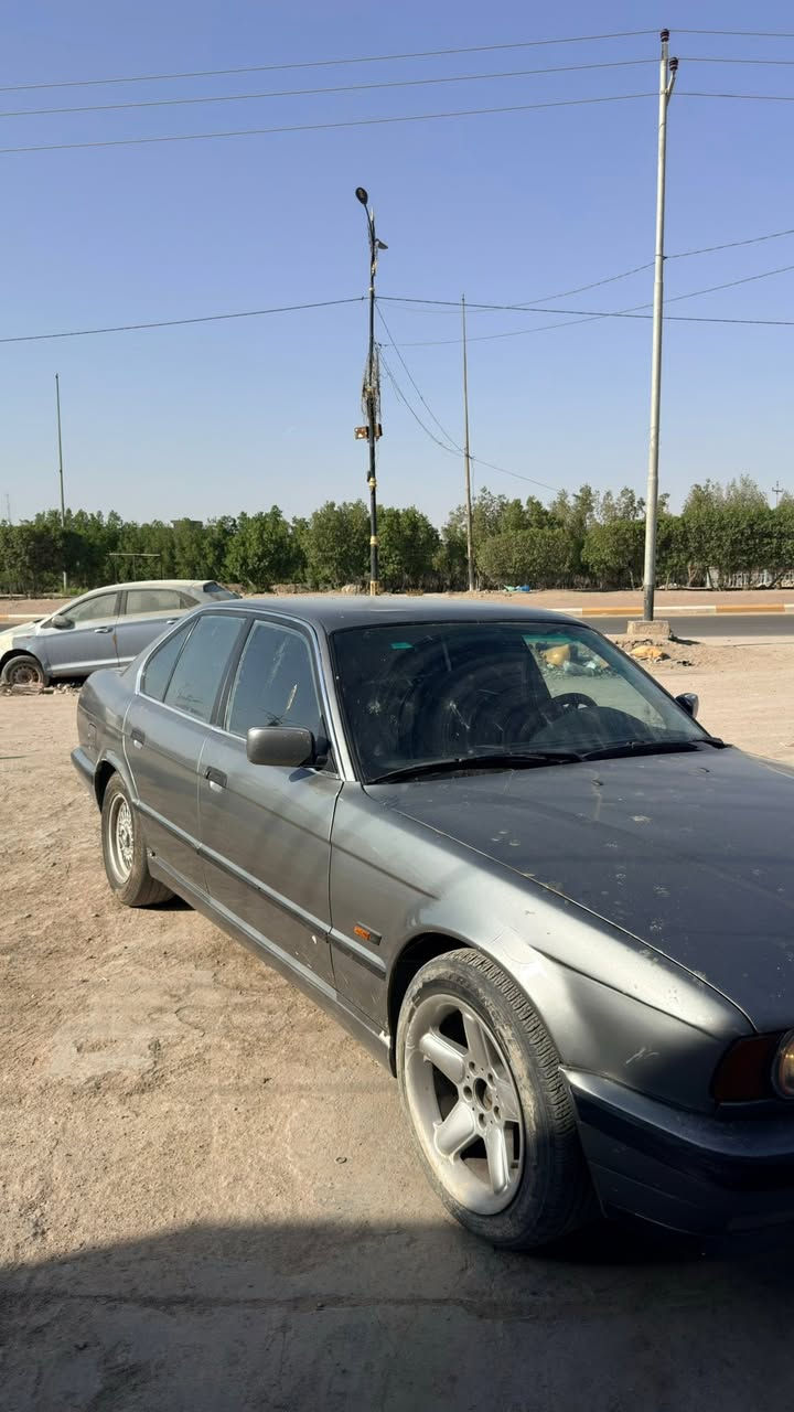 للبيع ٥٢٥ ٦سلندر رقم بغداد مسكر كلشي مابيه عوزه ترتيبات بسيطة المحرك بي نكثة ابيع معلك ولف 
تبريد شغال ***********
