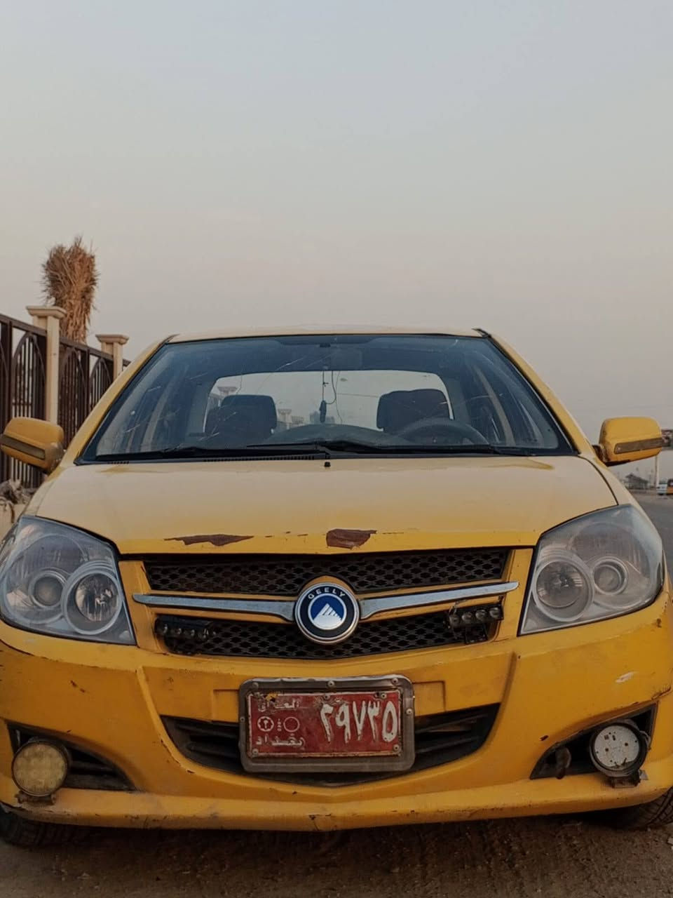 ((بلاشششش)) بسعر تلفون
السلام عليكم سيارة جيلي موبل موديل 2010 أوتوماتيك كير ومكينه ففتي (vvt) ياباني يعني ماكو توكفك بشارع سيارة كاملة مكملة أي نقص ما بيها تخم تاير جديد 
صدر أمامي خلفي جديد 
السيارة بيها منظومة غاز 
كهربائيات كلها شغالة لايت عالي ناصي بك لايت اشاير جام يصعد وينزل سنتر لوك 
سنوية عضم عاج 
راعيها يريد تحويل 
السعر :  13 ورقة وبيها مجال 
العنوان :بغداد الشعب شارع الصحة
الرقم: ***********
