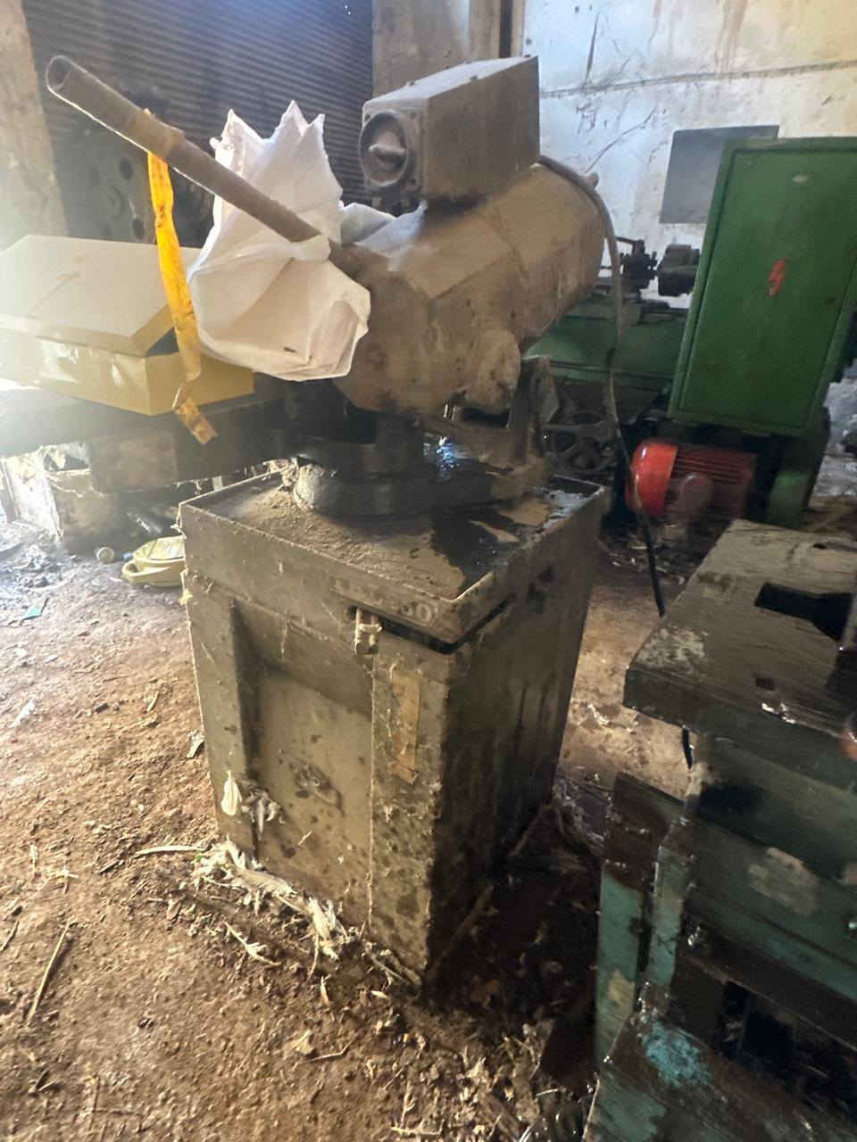 📢 إعــلان بيع معمل تورنة كامل
السلام عليكم ورحمة الله وبركاته 🌿

يوجد معمل تورنة للبيع يحتوي على:
⚙️ تورن عدد (2)
 • الأولى: صناعة روسية
 • الثانية: صناعة ألمانية
 • الحجم: متر

🛠️ معدات إضافية:
 • دريل ثابت
 • كوسرة قطع
 • سناور تعديل شيش حديد
 • مقص

📍 الموقع: بغداد – حي العامل
💡 المعدات نظيفة جداً ولكن متروكة (غير مستخدمة حالياً).

💰 السعر الكامل للتورنات والمعدات: 7,000,000دينار عراقي وبيهن مجال للشراي

📞 للاستفسار والمراسلة: ***********
