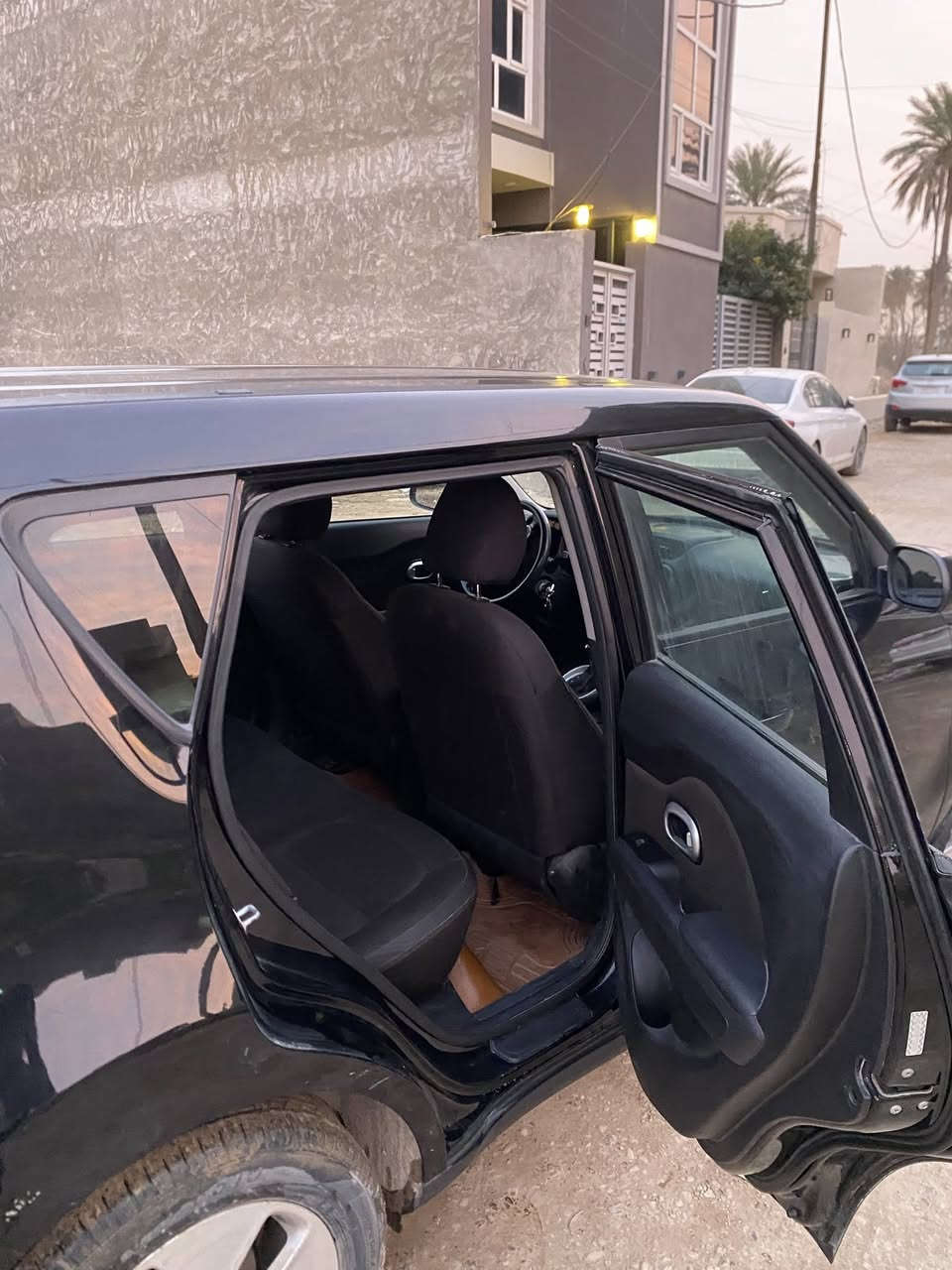 سلام عليكم  صول ٢٠١٥ ماشيه٧٤الف ١٦٠٠GDI حادثه شبر بل بنيد فقط بدون لغود بدون شواصي. مجرد شبر راجع بارد  صور الحادث  والسونار مرفقه  بل منشور سياره بدون قطرة صبغ مطاك بيه ايرباك وبيه بارد شويه بجاملغ الصدر والجاملغ الخلفي هم بارد شويه  سياره بيه كم ملاحظه بل كشر تخم تاير جدد. تخم بلكات جدد مجاول جدد ٣ وضعيات قياده سبورت ايكو عادي شاشه جبيره كامره فول اجدي تحكم مرايات  مثبت سرعه تحكم ستيرن جهتين داش كام   كشنات مخمل كير ومحرك مكفول  سياره مال بيت  رقم بغداد دولي هزه جديده  السياره بأسمي  صدره نص عمر للأمانه  
 السعر 110 وبيه مجال بسيط 
خاص مفتوح 
*********** واتساب
