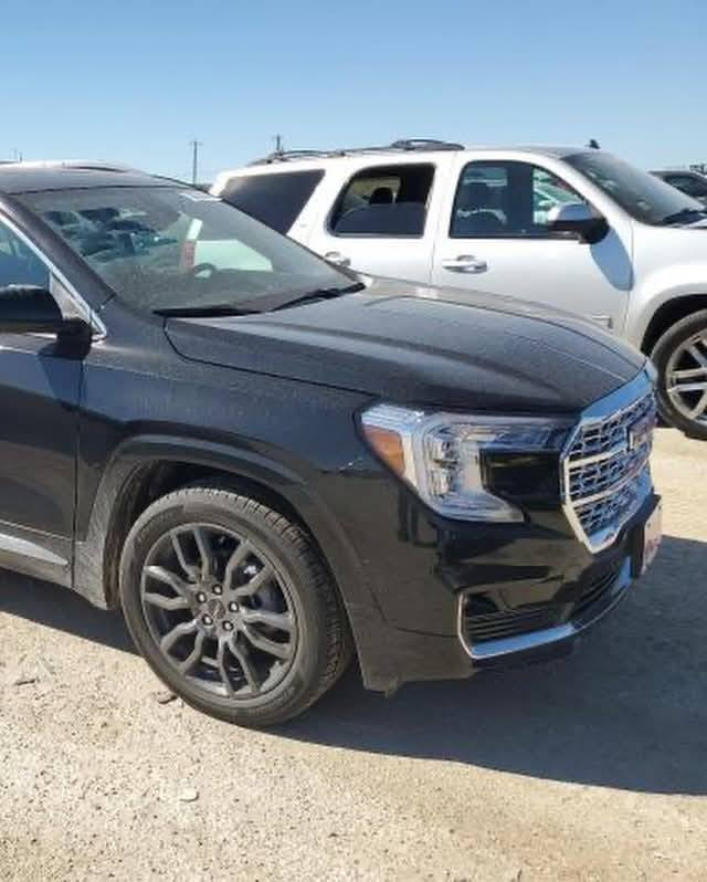 بسم الله ما شاء الله توكلنا على بركة الله.
#اعلان_بيع_سيارة
🔷السيارة : جي ام سي تيران دينالي🔥
🔷سنة الصنع : 2024
🔷اللوحة : بغداد
🔶السعر : 245 ورقة
🔷الضرر : مكفولة من الصبغ فقط تعديل عالبارد في قبق الصندوق والجاملغ الخلفي. (صور الضرر مرفقة بالاعلان)
🔷ضرر الايرباك : بدون ضرر .
🔷رقم الشاصي : 3GKALXEG2RL354763
______________________________________
🔷المواصفات: دينالي 1/1
🔹حجم المحرك 4 سلندر 1500 توربو 
🔹عداد المسافة 9 الف ميل
🔹فور ويل AWD
🔹كاميرات محيطية 360
🔹فتحة سقف بانوراما 
🔹رادار امامي وجانبي وخلفي
🔹تنبيه الخروج عن المسار
🔹حساسات امامي وخلفي
🔹جنطة كهرباء
🔹كراسي جلد 
🔹الكراسي الامامية كهرباء
🔹تبريد وتدفئة الكراسي الامامية
🔹ميموري كرسي السائق
🔹ويل كب حجم 19 انج مع اطارات بحالة جيدة
🔹وضعيات قيادة
🔹لايتات LED بالكامل
🔹شاشه تحكم بالايعازات
🔹تحكم ستيرن جهتين
🔹بصمة ابواب وتشغيل وتشغيل عن بعد
🔹مع باقي المواصفات الاعتيادية
تواصل واتساب 
***********
