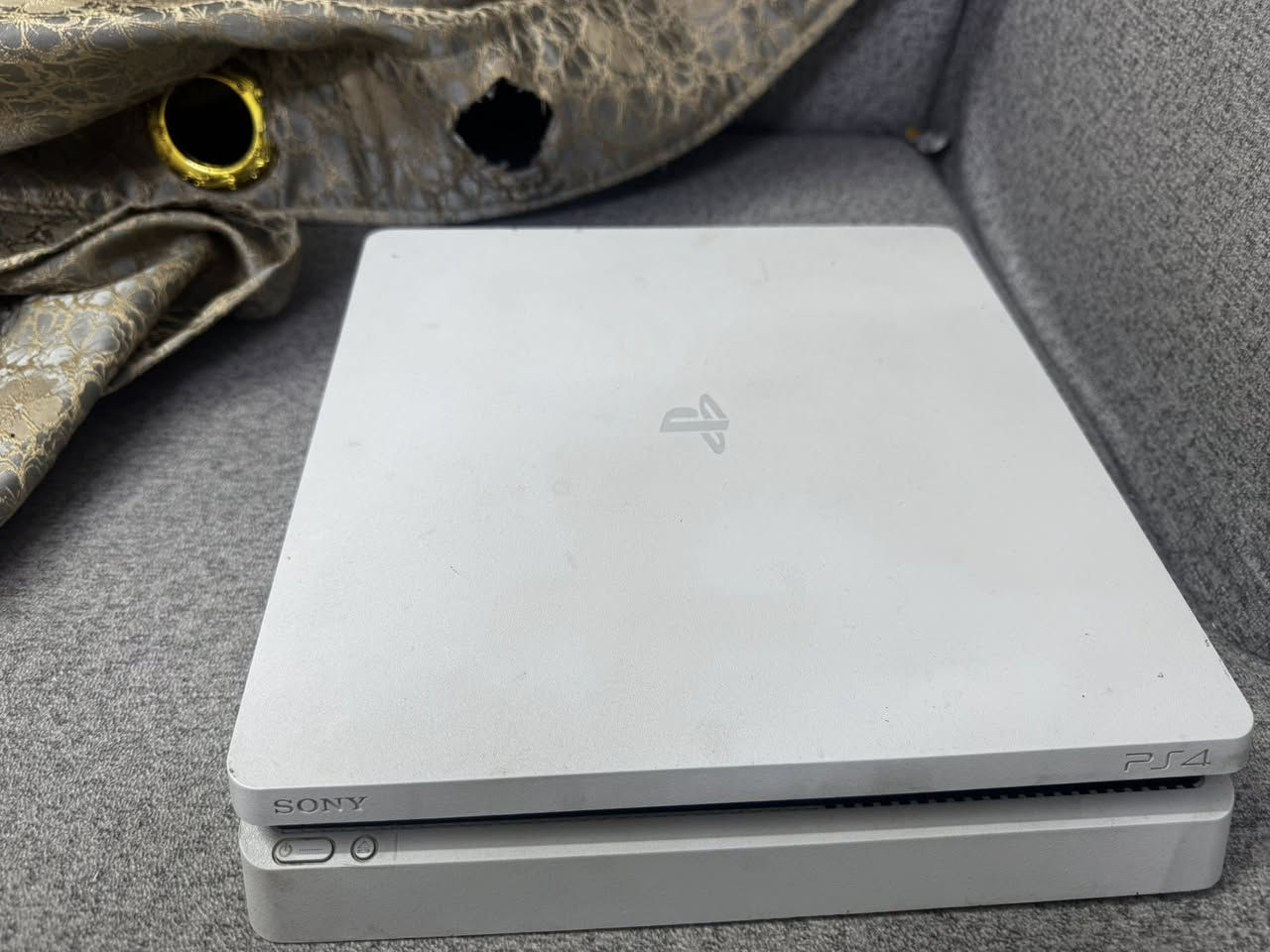 بلي فور ذاكرة ٥٠٠ اللون الابيض ما مفتوح اون لاين ما مهكر جوستك واحد اصلي والثاني تجاري للبيع


**إذا كنت صاحب هذا الإعلان وتريد حذفه لأي سبب، رجاءا أرسل رسالة إلى الدعم الفني**