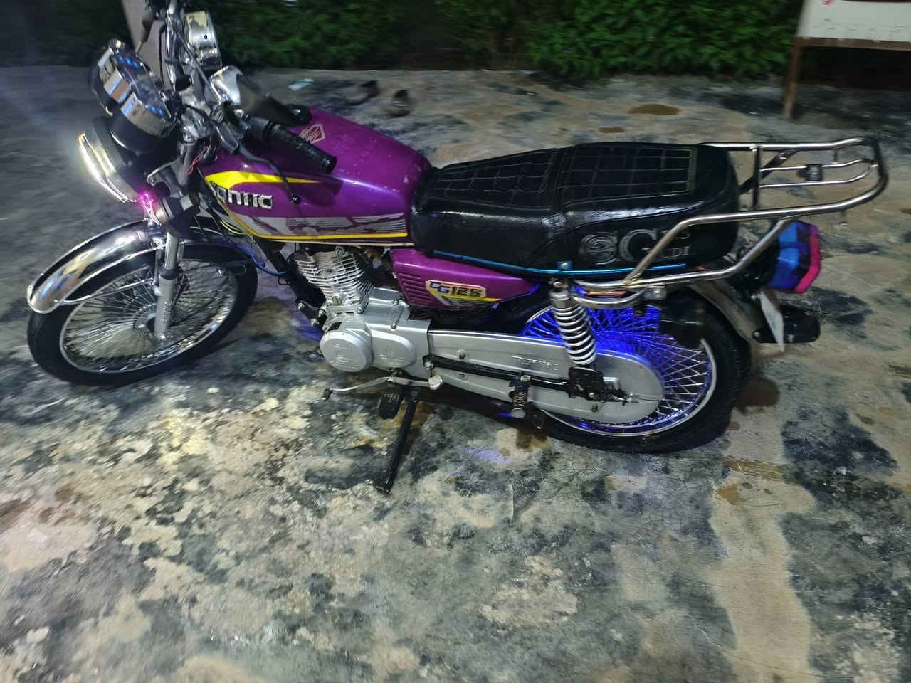 دراجه للبيع موديل 2024
كير محرك مكفول 
اوراق موجوده ما ناقصهة شي 
كهربائيات شغاله دشبول اكتروني 
السعر 650وبيهة مجال للطيبين 
اتصل وبيك خير وتدلل***********
