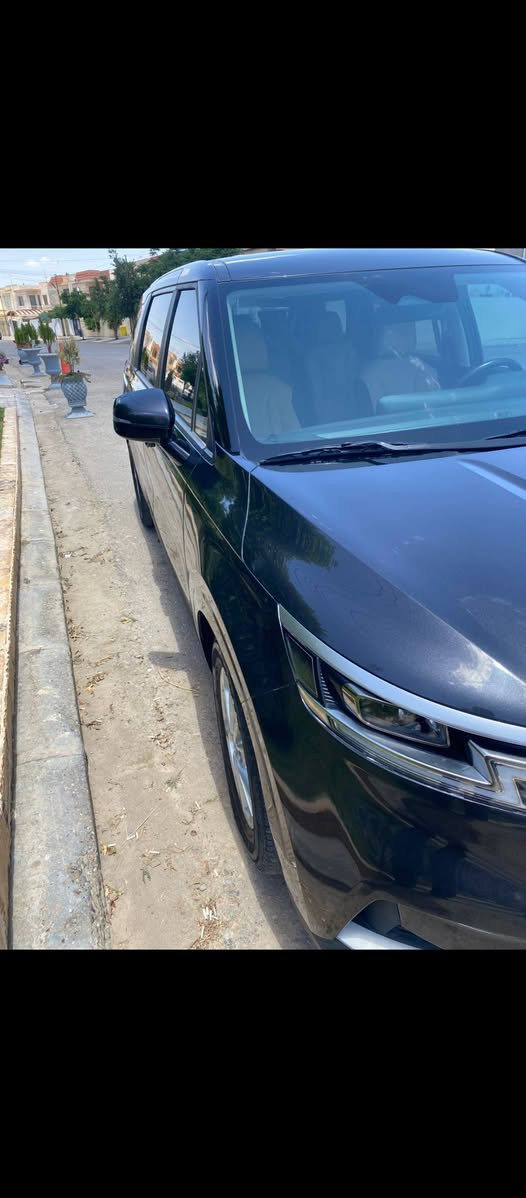 السلام عليكم من رخصت الادمن المحترم..
صلوا على الحبيب محمد 😍..
KIA CARNIVAL ((2024))
 كيااا كرنفال موديل2024 اجره اجره ماشيه 19
مواصفات..
محرك 6 سلندر.
7 راكب
سايد بريك دكمة.
منافذ شحن بكل مكان TPC وUSB.
3 قطع تبريد+تحكم تبريد ب Application خاص
كاميرا دوار خلفية+أمامية+سطحية+جانبية بتقنيه 360 درجة.
نضام سكيورتي كامل.
نضام UVO.
نضام مانع تصادم+مانع أنزلاق.
نضام ECO مدمج ب 3 أنضمة قيادة.
نضام توقف الذاتي+PARKING.
شاشة مدعومة من شركة MICROCOFT من نوع OLED.
تطبيقات و GBS ونضام APPLY CAR PLAY.
شاشة صغيرة ((شاشة إعطال ومعلومات القيادة)).
السعررررر((255)) 
للأستفسار:***********
