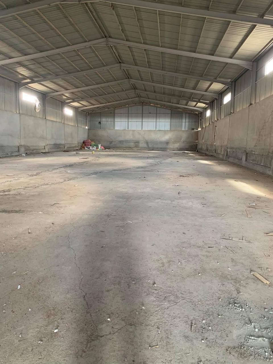 مخزن ايجار
مساحه الجملون ١٠٨٠متر 
ساحه ٥٠٠ متر
طول٥٤م عرض٢٠م الرتفاع ٩م
اداره طابقين
 كهرب صناعي وا مدني محولات خاصه
العنوان تلكيف  علا طريق ساده بعويزه قبل الصيطره 
للستفسار واتواصل اتصل علا احد الارقام
*********** واتساب
***********  اتصال
