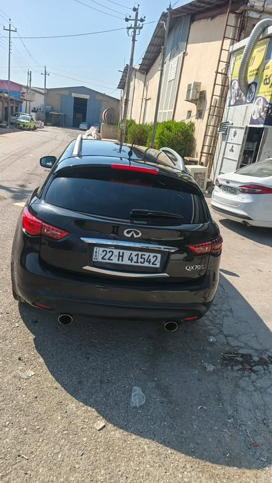 السلام عليكم
انفنتي QX70 لون اسود موديل 2017
گير مكينة تبريد كفالة غرفة السيارة جديدة
بيها صبغ چاملغ ( خلفي وباب ) عكس السايق
وچاملغ امامي سايق على كد شبر ، وسقف بيها تيزاب شبرين اثر خباثة
موقع السيارة اربيل ، سعر 130$ ورقة 
تفاصيل اكثر (***********)
