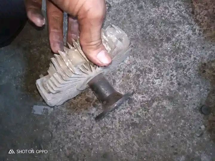 pièces moteur pour kia Sorrento encien très bon état garantie 
piston 
bielle 
Arbre à cames 
cartier 
fous cartier 
pompe assistée
cache calbuteur 
Van EGR 
pompe à eau 
collecteur d'admission 
collecteur d'échappement 
poulie damper
les pignons


**إذا كنت صاحب هذا الإعلان وتريد حذفه لأي سبب، رجاءا أرسل رسالة إلى الدعم الفني**