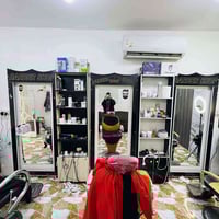 مرايات عدد3 فاترينه عدد 2 للبيع سعر خاص او اتصل على الرقم 07804539936