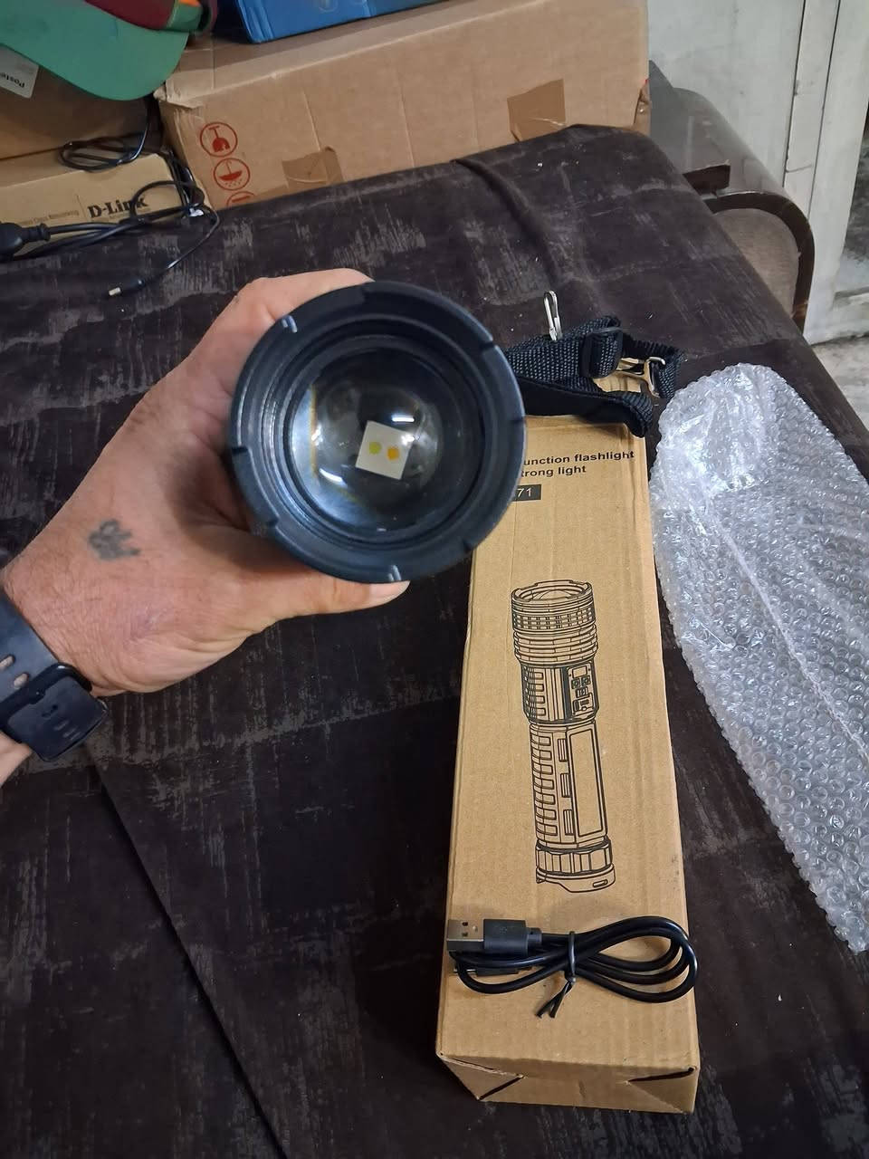 السلام عليكم...لايت عملاق ذاد مواصفات درجى أولى شوف 
الصور وتعال تمم سعره ٢٥ الف يتوفر توصيل


**إذا كنت صاحب هذا الإعلان وتريد حذفه لأي سبب، رجاءا أرسل رسالة إلى الدعم الفني**