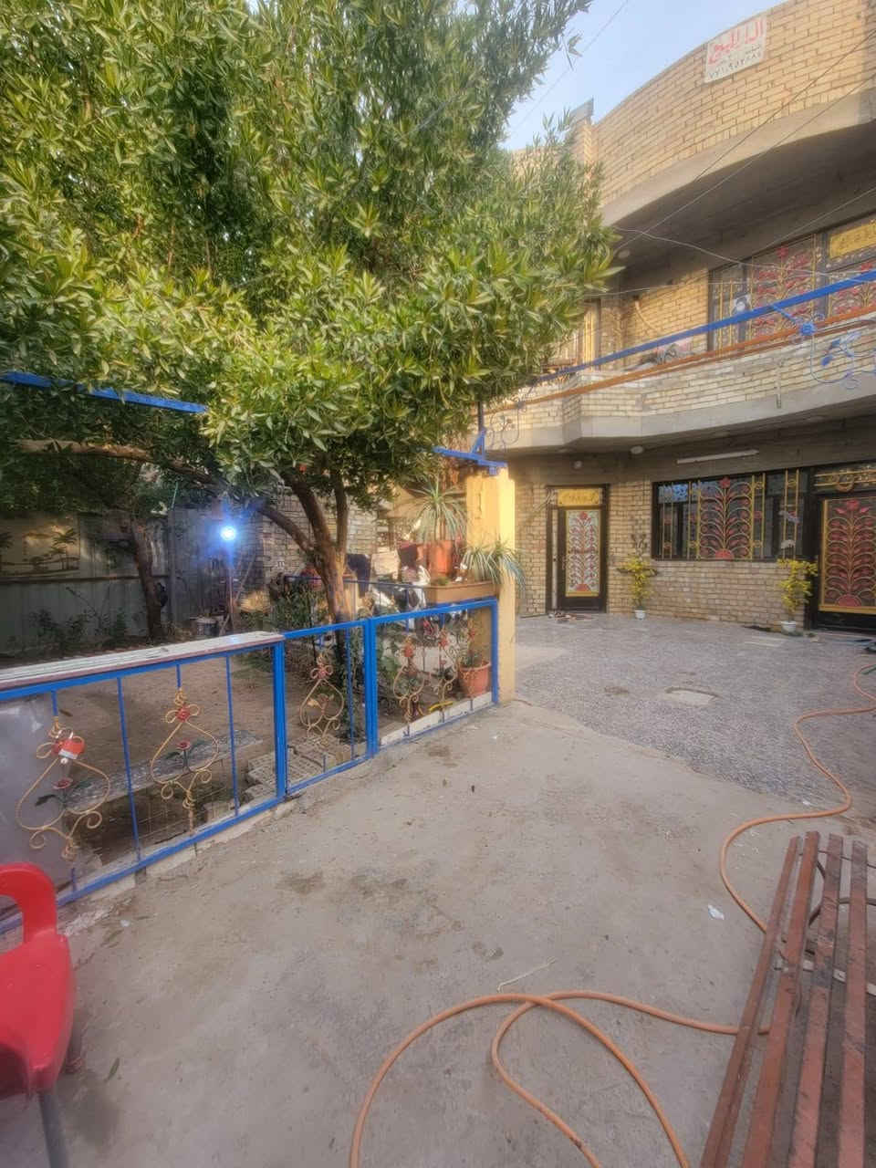 السلام عليكم بيت للبيع مساحه (200) متر يحتوي 6 غرف نوم 5 صحيات استقبال 7 × 5 الباب تشجير عرض الشارع 40 متر العنوان رئاسة العبيدي نهاية شارع البرتقالة قرب كاع ابو علي الدراجي البيت صاير وجه منطقة
للستفسار الاتصال فقط ***********
المنطقة جاري التبليط من قبل الجهد الهندسي
