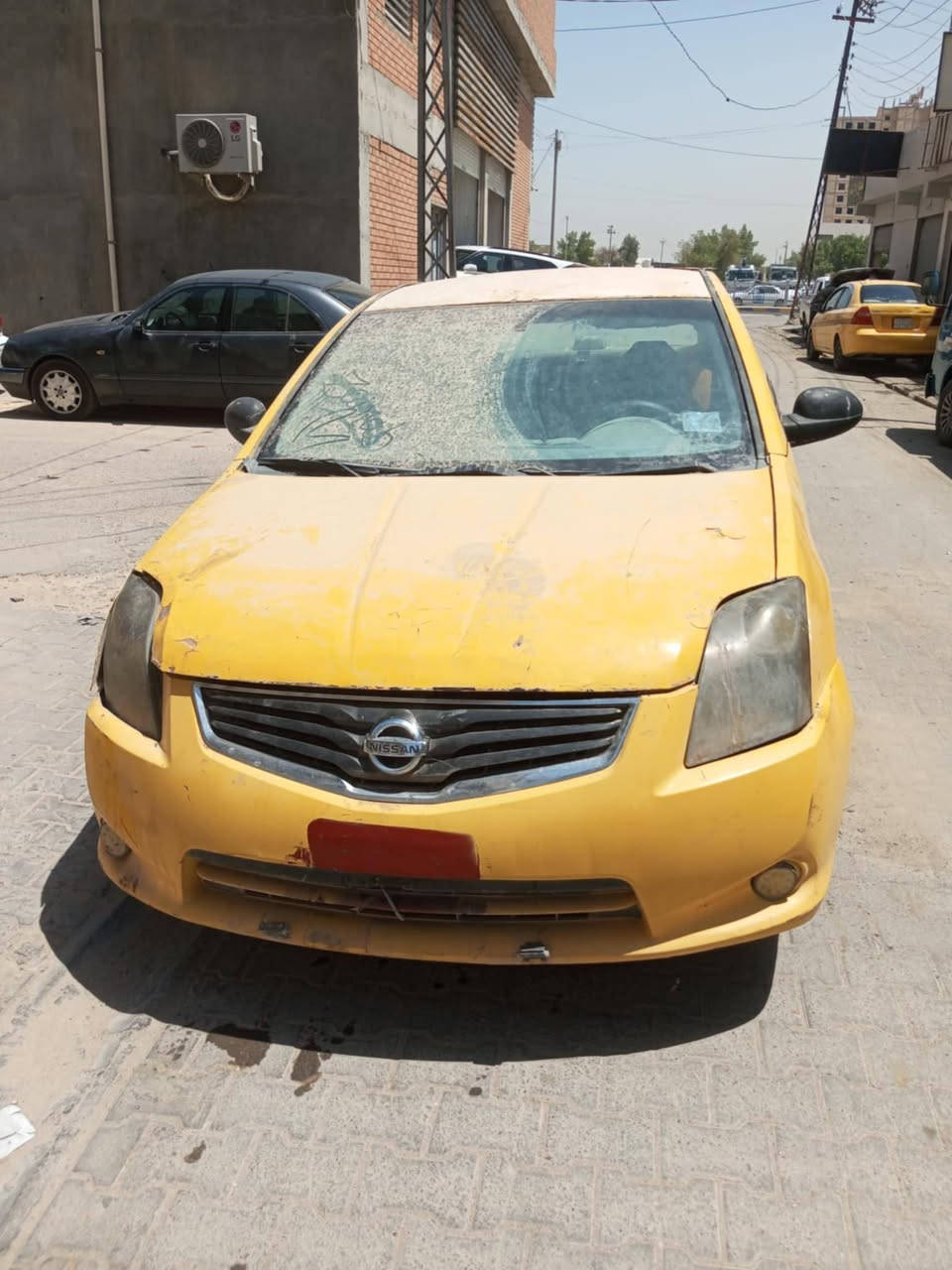 السلام عليكم سياره نيسان سنترا للبيع مستعجل عله بيعتهه موديل ٢٠٠٧ سنويه لل٢٧ راعيهه ما عندي تواصل ويا عندي مستمسكاته  سياره حاليا عوزهه باتري وجوين مال راديتر وتمشي مستعجل عله بيعتهه ليريدهه هسه يجي ياخذهه قرب كراج بغداد سعر مناسب للاتصال  ***********
