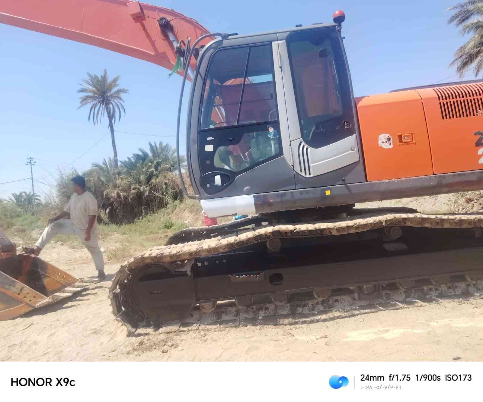 السلام عليكم حفاره للبيع ذراع طويل16 موديل ٢٠٠٧ جاهزه كفاله عامه رقم انكليزي بسمي جاهزه موبايل***********
