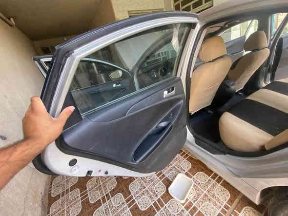 السلام عليكم  للبيع سوناتا  2010رقم أربيل سنويه منتهيه وارد كوري خليجي لون سلفر مكينه 2000دوش مكفوله سياره بدون دواخل بيها رشات صبغ بسيطه بلبنيد وباب السكن تخم تاير نضيف ويل كب تحكم ستيرن شاشه أندرويد بجم ما مفتوح  حوض وصندوق علا وضع الشركه
بيها نواقص بصدر فقط اذاين كير ودرايم شفت جه السايق والباقي كله مكفول وبيها طخه بلجاملغ الخلفي عكس سايق ممصلحه 
مكانها واسط ناحيه تاج الدين سعرها 86 ورقه وبيها مجال بسيط حك الجيه فقط 
*********** الصويرة
