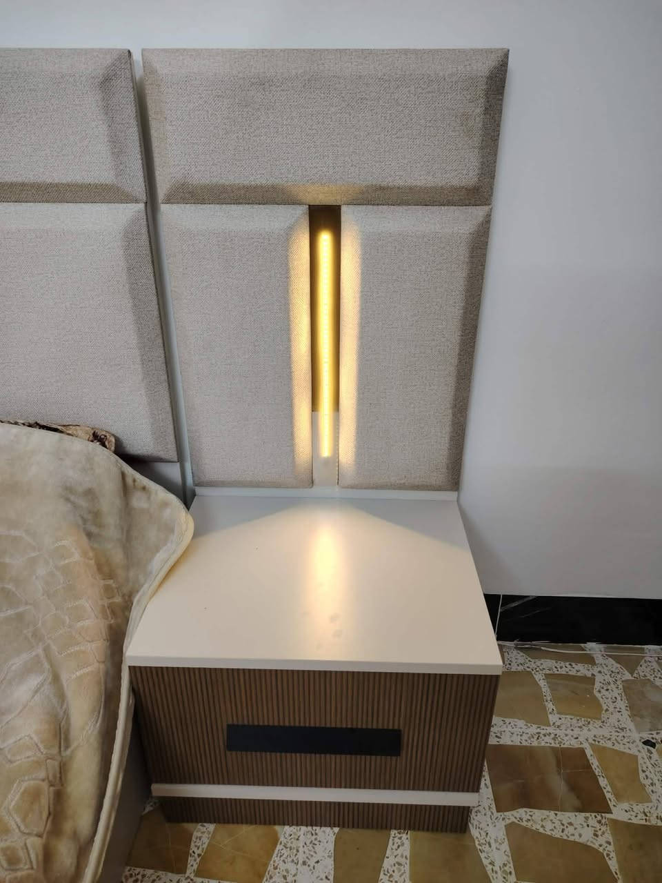 غرفة نوم تركية 5 قطع
نوع الخشب MDF ثقيل جداً
سعرها 600 وبيها مجال شوية 
الغرفة جديده مستخدمة 4 اشهر فقط 
عنوان موصل الجانب الايمن حي رجم حديد


**إذا كنت صاحب هذا الإعلان وتريد حذفه لأي سبب، رجاءا أرسل رسالة إلى الدعم الفني**