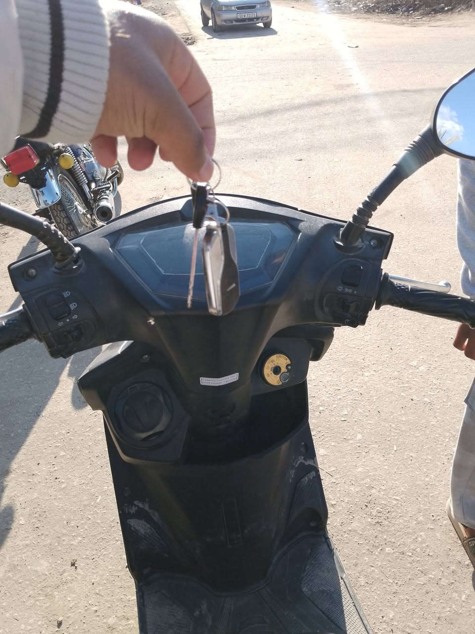 السلام عليكم دراجه لبيع نوع سكنس دراجه جديده موديل 23 كهربائيات كله شغاله برغي مامفتوح بيها السعر 675وبيه مجال الرقم ***********
