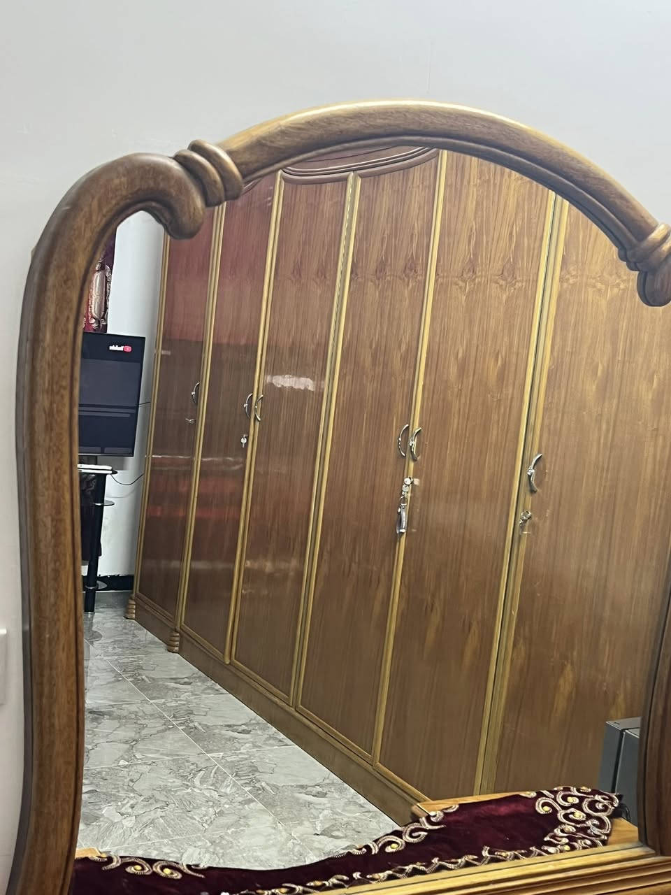 سلام عليكم
غرفه نوم ٦ أبواب  تزكام داخل وخارج صاج  حفر دنك عمل يد نظيفه جدا مكاني بغداد علما ان الغرفه لا تكفي مكاني الجديد لكونها ضخمه 
لاستفسار  على الرقم الموجود 
***********
