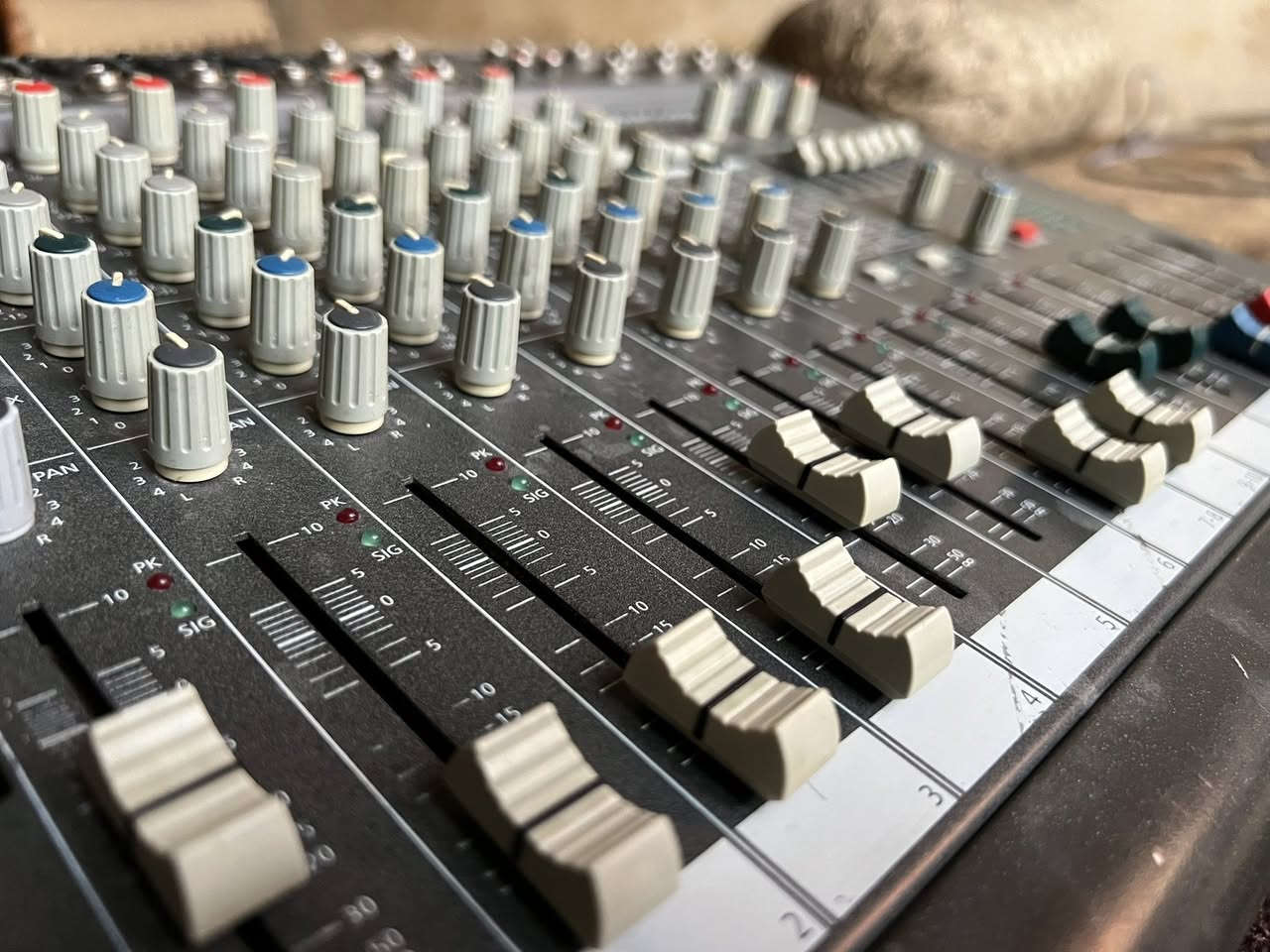 #للبيع مكسر داينكورد بور 600 جيل ثاني #اصلي #اصلي #الماني شرط مال المانيا عالفحص
نظافة 90‎%‎ مامفتوح ولا مصلح كامل مابيه اي شي نقص بس ماوياه قبغ
مكلف بالنشر
السعر خاص او وتساب او الاتصال على الرقم 
***********
مكان ديالى/ الخالص 
توصيل ماعندي
