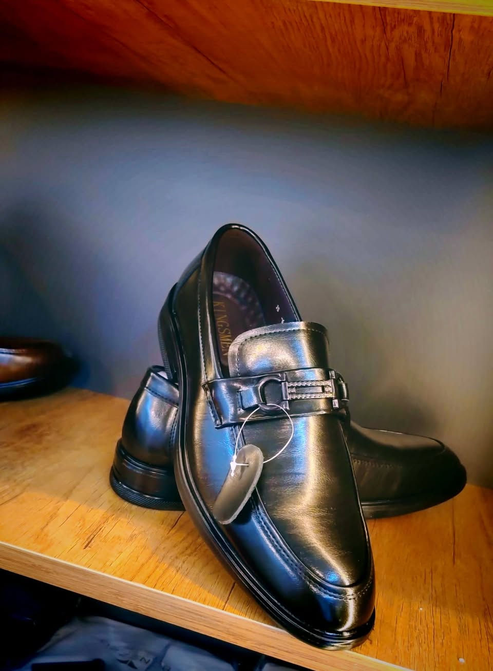 الجوهرة العرائس ذي قار الفهود خلف بلدية الفهود للحجز والاستفسار الاتصال على الرقم التالي *********** بدلات الأعراس الرجالية وحفلات التخرج متوفر حاليا كل القياسات قميص بينزو أكثر من 12 لون
