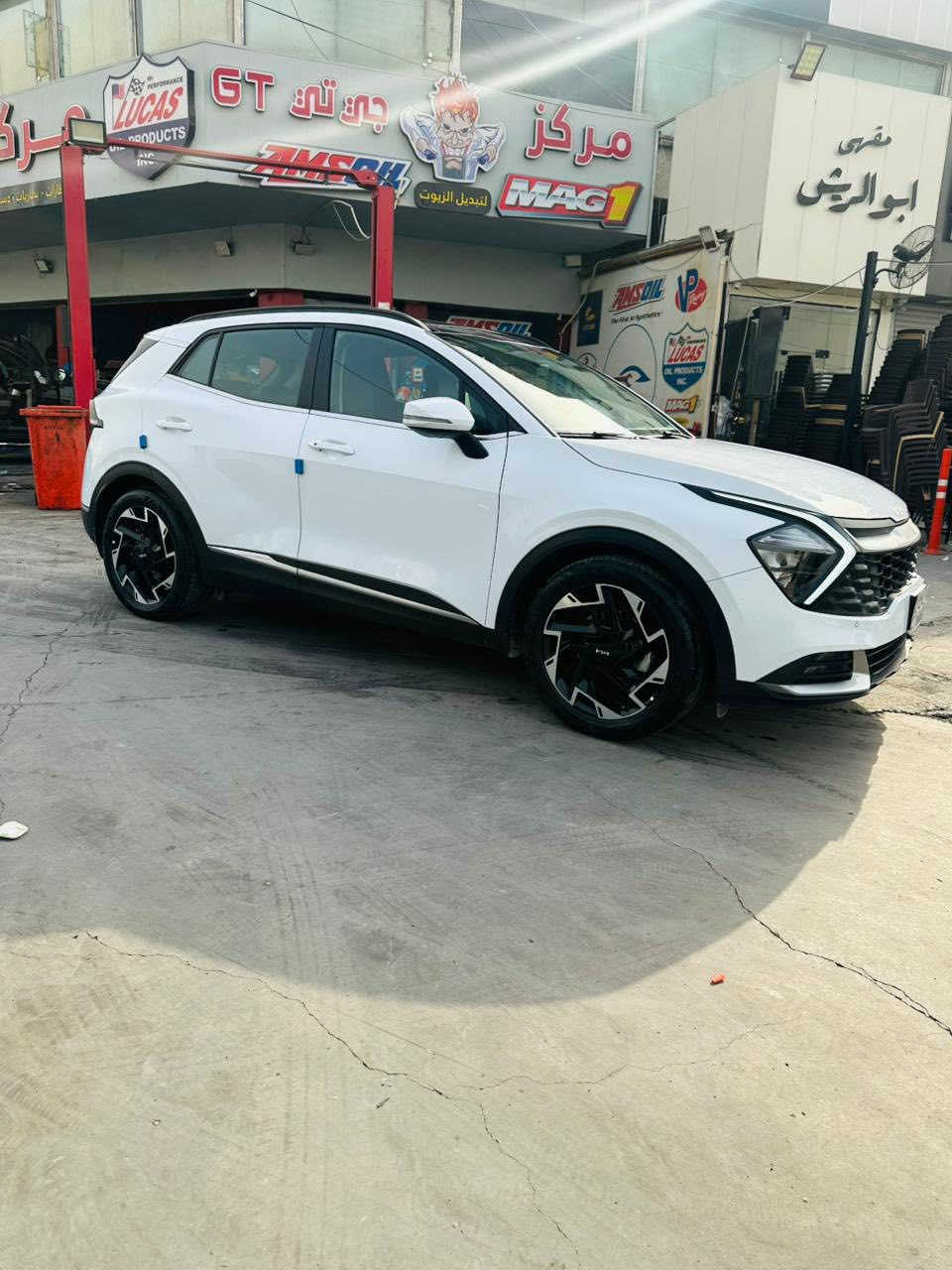 كباتن الفلوس والسيارة جوة مداس اصغر واحد بيكم واني ممنون سعر رخيص لتعبني 🙏💙
سبورتج 2023 خليجي رقم اربيل مميز 
ماشية 57 كيلو متر 
فول موصفات بانوراما 
ملاحظة (السيارحة حولب بيهة البنيد والتكم قليل قمارة بانوراما مابيهة شي وبيهة بارد بالباب الخلفي الي بصف السايق وبيهة بارد كد تلث اسابع بالجاملغ الامامي اليسرة 
السيارة استخدام شخصي مال بيت )
بأسمي شخصيا مو بأسم شركة ✅

سعرها 21500 ✅✅✅ والله ماخذهة 25 
مكاني بغداد البلديات 
***********
