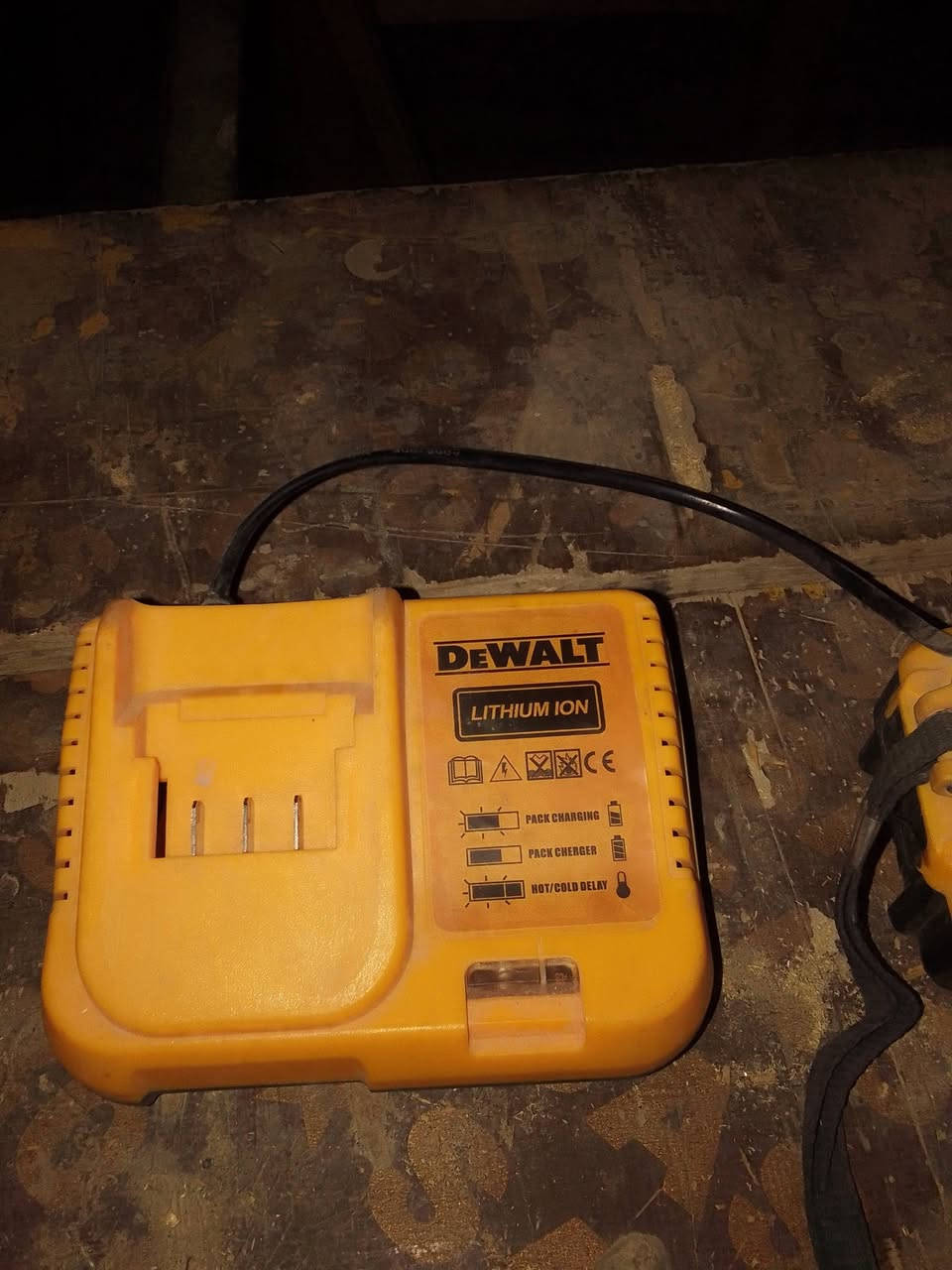 السلام عليكم دريل لقمه ابو الختم ودريل همر ابو الختم العملاق xR
باب الأول شغالات نضيفات مامصلحات الشاحنة الاصليه البطاريات الاصليات يطولن بالشغل مو ربع ساعة وتهبط
تشتغل نص رنهار 
2بطاريات شاحنه وحده 
للبيع سعر الواحد 40 مكان نجف شارع كربلاء عمود 130/موبايل ***********
