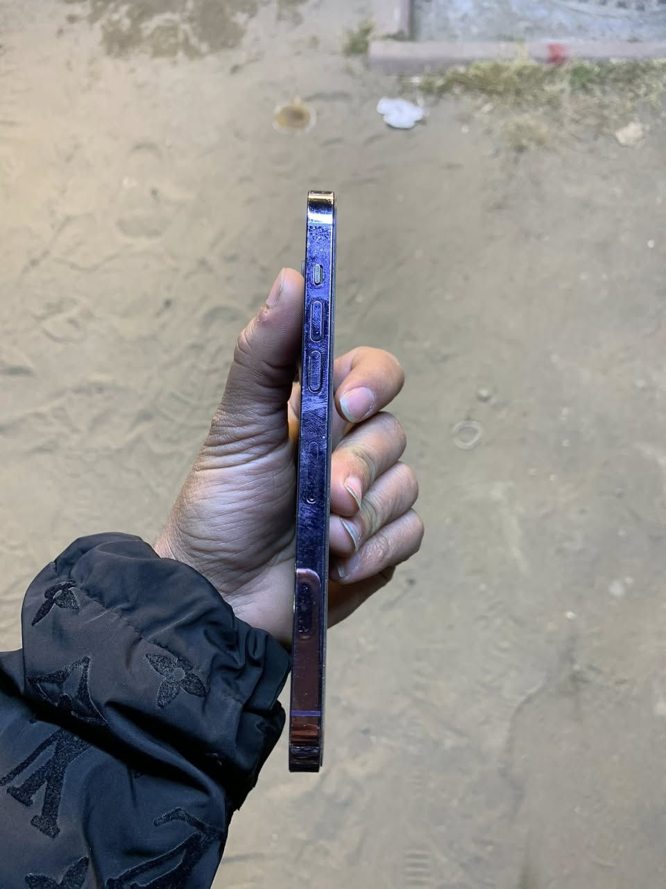 سلام عليكم آيفون 14 برو ماكس بطاريه 84 ذاكره 256سعره 850 وبي مجال ***********
