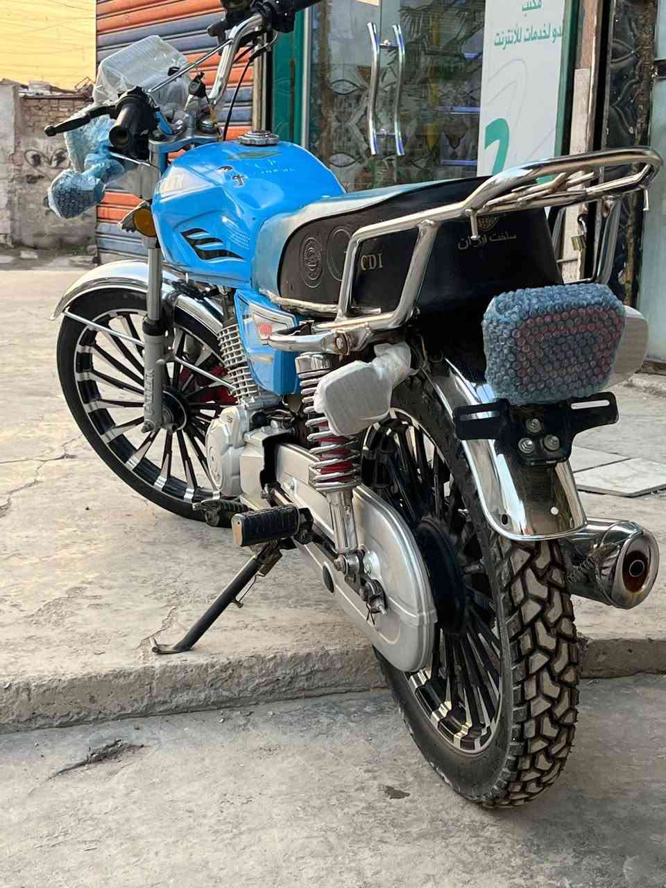 السلام عليكم دراجه ايراني للبيع موديل 24 خمسه كير سلف وبصمه دراجه جديده بلجيس زنجيل وضاغطة مكينة 200 كهربائيات اشاير لايت بك لايت كلها تشتغل دراجه كفاله برغي ممفتوح بيها اوراق كامله
السعر: 750 وبيها مجال 
العنوان : بغداد الشعب يم مدرسه صلاح الدين 
الرقم : ***********
***********
