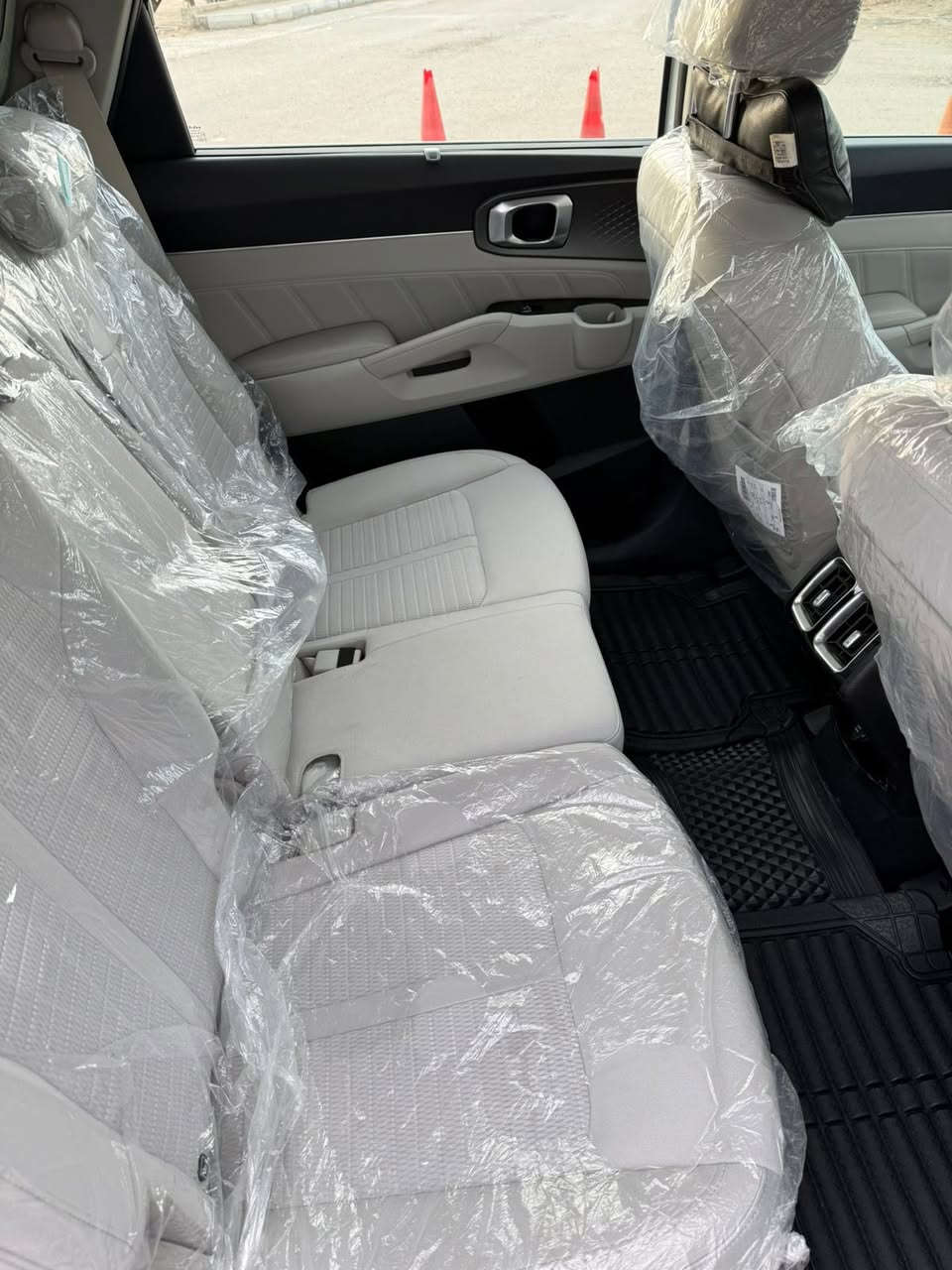 سورنتو موديل 2024
فول بنورما. .داتشو.  ويل20
 ماشيه ٢٢ الف فقط حقيقي   السعر ٣٢٠$

+964 772 444 4040
