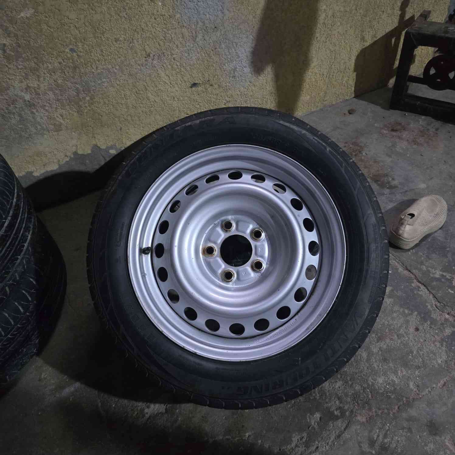 تخم تاير اخو الجديد ورنكات حجم. 16 جدد السعر 225 العنوان البصره الحيانيه ***********
