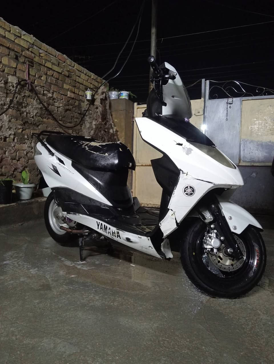 سكنس صيني نثيه للبيع شغاله نكره سلف وهندر مكان بغداد اليوسفيه اذا مراوس 4 كير هم عادي السعر 450 وبيهه مجال *********** واتساب
