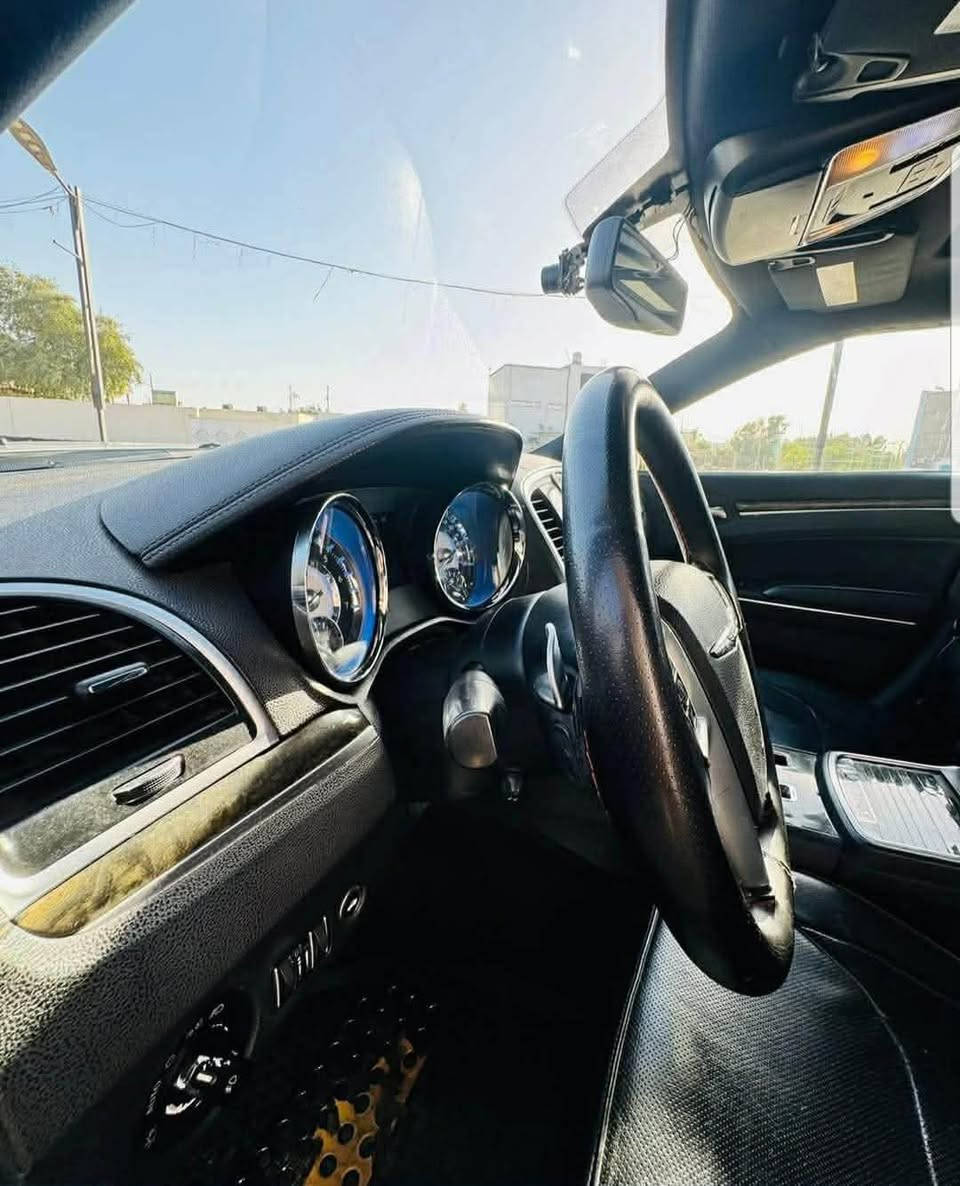 السلام عليكم
اوباما 2012بلاتينيوم 
وارد كندي داخله كلين بنيد محدث مال هيمي 
5700هيمي عليها برنامج دوانز تشتغل  بانزين عادي  
سياره واحد ع واحد فول للاخير 
سعر 163 يرهم مراوس هم 
***********
