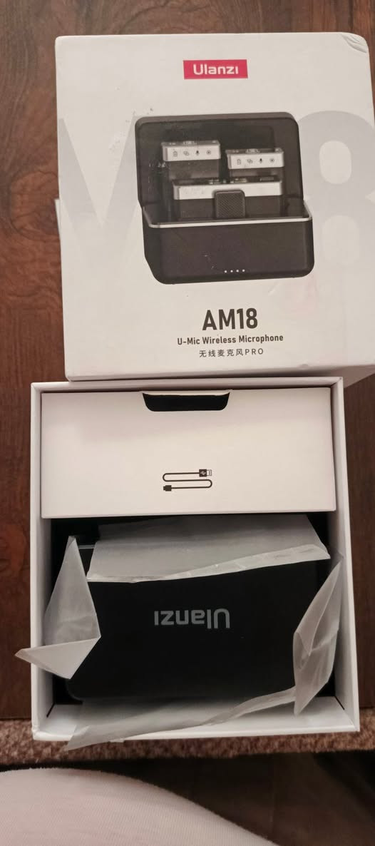 هذا الميكروفون هو Ulanzi AM18 (U-Mic)، وهو واحد من الخيارات الممتازة والمنتشرة حالياً في سوق صناع المحتوى (تيك توك، يوتيوب، مقابلات) بسبب تصميمه الأنيق الذي يشبه الكاميرات الكلاسيكية وأدائه القوي.
​مايك عالمي سعره ١٧٠  ب سوك انطوني بي سعر وبلعافيه


**إذا كنت صاحب هذا الإعلان وتريد حذفه لأي سبب، رجاءا أرسل رسالة إلى الدعم الفني**