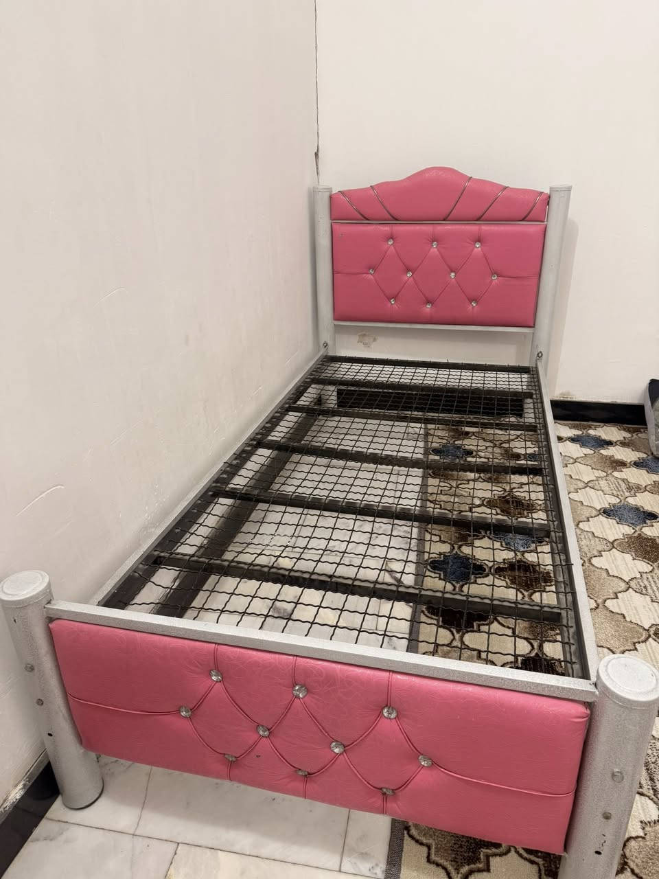 سرير للبيع
السعر ٤٥ وبي مجال


**إذا كنت صاحب هذا الإعلان وتريد حذفه لأي سبب، رجاءا أرسل رسالة إلى الدعم الفني**