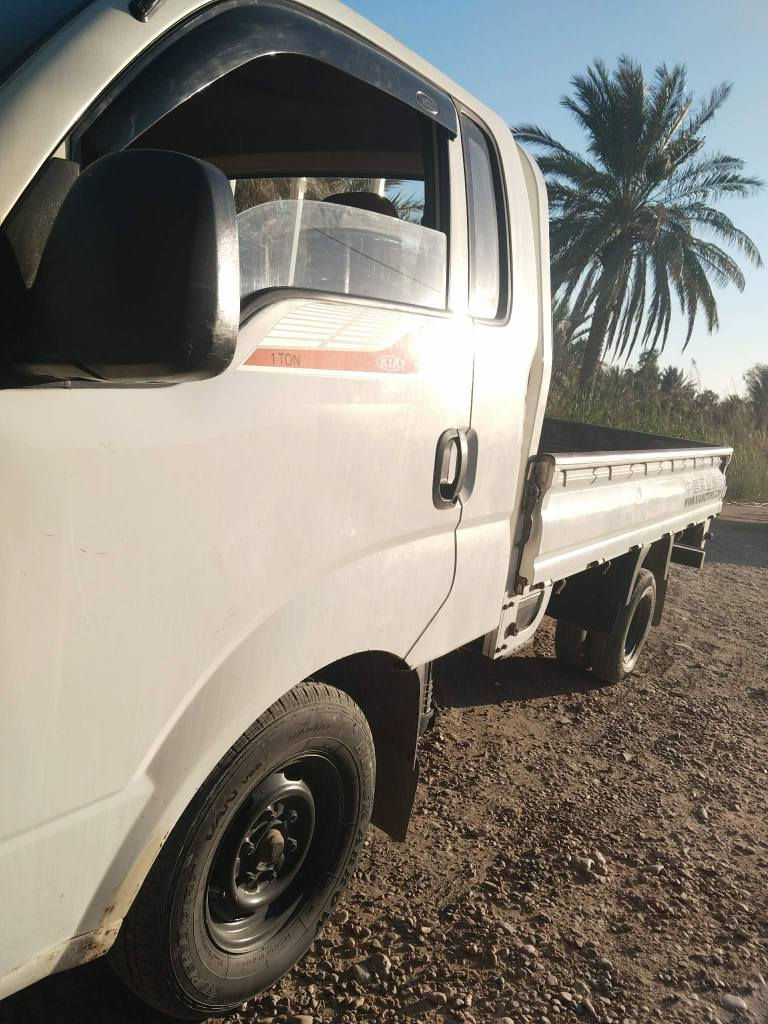 السلام عليكم (مكلف بل نشر)

كيا بنكو 2700
السيارة نضيفه واحلى من الصوره كامله مناقصها شي 
مكانها بغداد المحمودية 
رقم صاحب السيارة غير متواجده على نت 

‏‪0783 299 0406‬‏  هاشم صاحب السيارة بغداد, العراق
