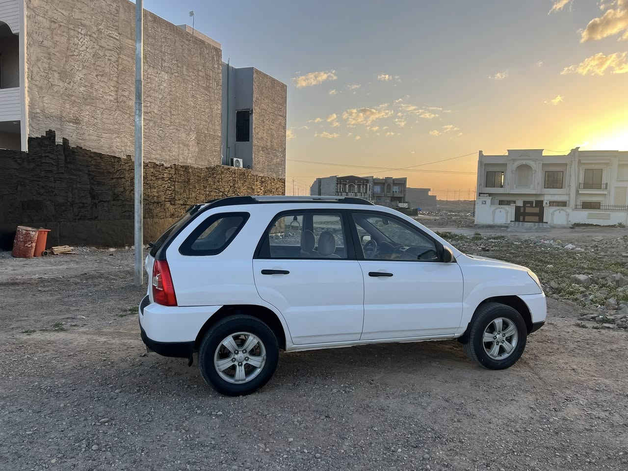 كيا سبورتج 2009
خليجي محرك 2000 
صدر تايرات محرك تبريد كله شرط 
السياره عليها ادامه كامله 
بنيد مبدل بدون دواخل شرط 
وبيها صبغ بلجاملغ اليسار فقط 
السعر 113 

مكاني تكريت 
***********
