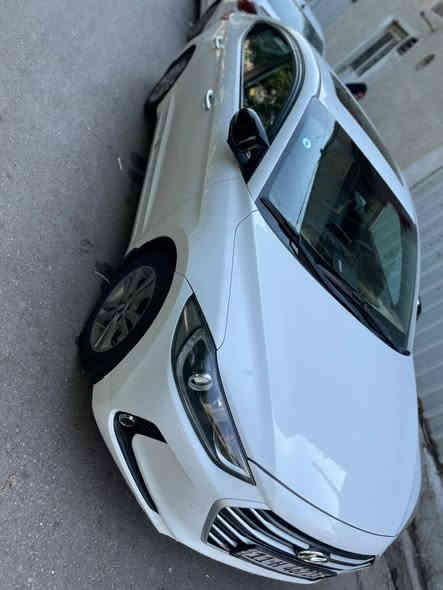 السلام عليكم..
النترا 2018 خليجيه رقم بغداد الدولي الجديد باسمي شخصيآ.
مكفوله من الصبغ والتبديل عده بارد بداير مقدار 4 اصابع الجاملغ الخلفي الايسر. 
موصفاتها.. 
فتحة سلايد.. 
محرك 2000 دوش كفاله من كلشي.. 
تبريد خلفي امامي ثلج. 
ماشيه 80.. ترايه جديد على ايدي
البجم لد.. 
خمسه ويل كب.. 
شاشه جبيره اندرويد صوره وصوت.. 
حساس خلفي.. 
دكمة مود درايف 3 وضعيات.. 
كامره خلفيه دواره.. 
محرك كير تبريد تدفئه برغي ممفتوح بيه وين يعجبك افحص
تخم تاير جواها وحاهزه للاخير.. 
مكاني بغداد جهة الكرخ  حي الجوادين هذه رقمي..
......***********.........
