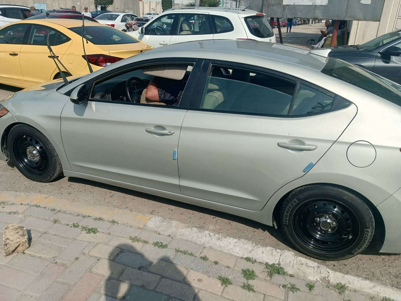 🚗 للبيع: هيونداي إلنترا 2017
📍 مكان السيارة: بغداد – مدينة الصدر
📞 للتواصل: ***********
💰 السعر:120ورقة – قابل للتفاوض
📊 المسافة المقطوعة: 73000 مايل
🛠️ المحرك: 4 سلندر – 2000cc دوش

⚠️ أضرار السيارة:
• وارد أمريكي
• ضربة في مقدمة الجاملغ الأيسر
• توجد خدوش ورصعات بسيطة
• كفالة اللغود والشواصي من الأضرار
• صور الحادث مرفقة مع الصور

📌 تفاصيل إضافية:
• رقم السيارة: بغداد – الدولي الجديد
• باسم المالك تحويل مباشر
• السنوية نافذة حتى 2030
• لون السيارة: ذهبي (شمباني)
