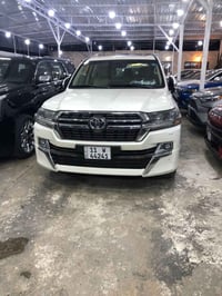 لاندكروز ٢٠٢١ رقم بغداد ماشيه ١٢٦ الف السياره مكفوله من الضربه والصبغ ...