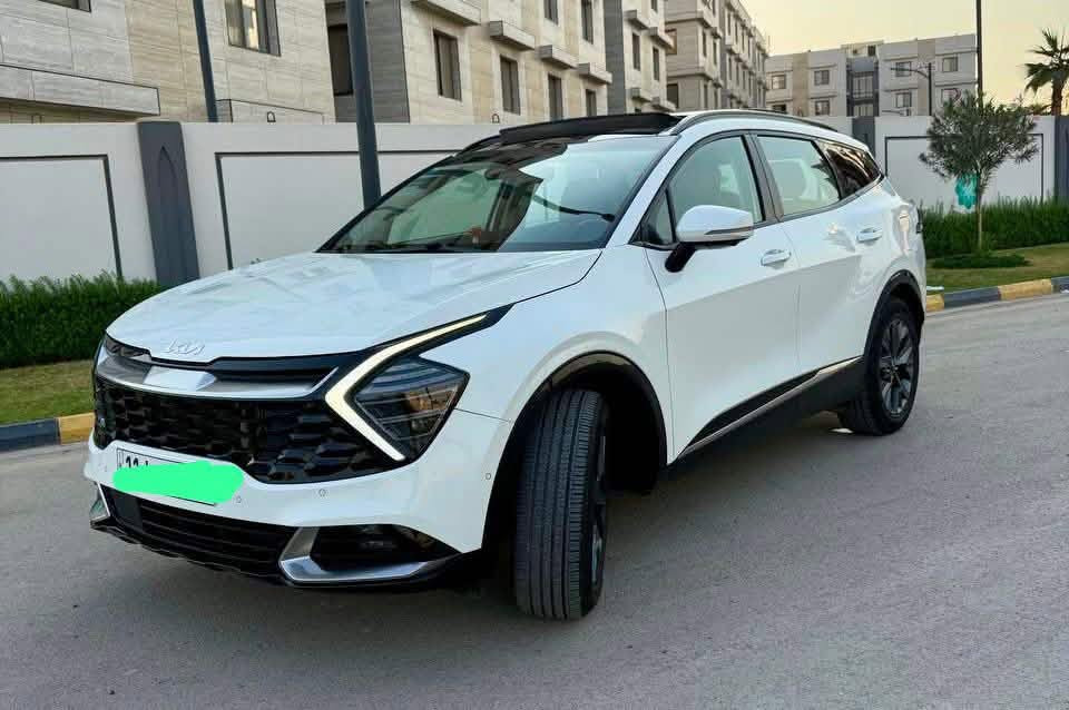 #سبورتج هايبرد- موديل 2023  
مواصفات فوك الفول برستيج 4x4 
٣ وضعيات قيادة ايكو و سمارت و سبورت 
و بيها بعد ٣ وضعيات اعتيادي و جبلي و ثلجي 
 محرك 1.6 لتر توربو هايبرد بقوه245 حصان ومحرك ثاني كهرباء ٦٦ كيلو واط  
ماشية 152 الف km
 ‏#حادث_ جاملغ و بنيد بدون ايرباك 
جميع الايرباكات سليمة 
 ‏#الفئة SX برستيج
كير ماوس اوتيماتك 8 سرعات
تشغيل ذكي ( بصمة ) ,تشغيل عن بعد
شاشة Apple CarPlay, android auto 
 4 كاميرات (360) درجة 
تحكم ستيرين كامل مع تدفئه 
 فتحة سقف ( بانوراما ) كاملة
 المقاعد الامامية تبريد + تدفئة 
المقاعد الخلفية تدفئه 
هاند بريك كهرباء
 شاشة كبيرة ( GPS )
 رادار امامي وجانبي وخلفي كل جوانب
حساس امامي و خلفي
 مقاعد خزن ميموري 
شاحن وايرليس
كراسي كهرباء 
صندوق كهرباء
 هاند بريك كهرباء 
 مانع انزلاق 
 اوتو هولد ( AUTO HOLD )
 مساعد نزول المنحدرات 
 سستم صوت هارمن كاردن
 ‏نظام قيادة ذاتي
 ‏كشنات جلد طبيعي 
 ‏منافذ USB +أواكس
 داخل انارة متغيرة عده الوان 
ترجيع وتقديم بالبصمه عن بعد 
و هواي مواصفات / اعلى فئة 

السعر 208 
للتواصل واتساب 
***********
