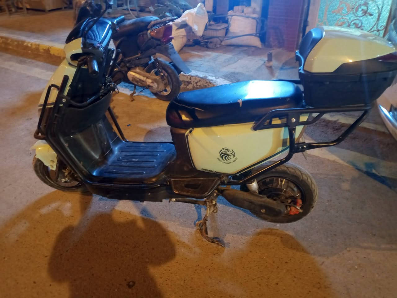 ا
السلام عليكم دراجة شحن 7 بطاريات  تنقصه فقط بطاريات السعر 300  رقم الهاتف *********** المكان الحريه
