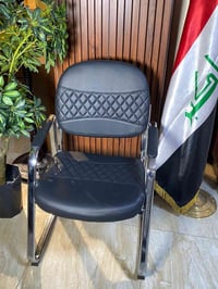 كراسي جلد ثابتة • عدد ٥٠ • شبه جديدة