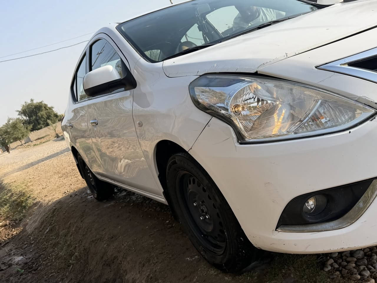 نيسان سني موديل 21بسمي رقم سليمانيه دولي لجديد بيه بارد بلهلال لخلفي صفحت لسايق رشت صبغ شي قليل اثر خدوش وسياره مكفوله من كير ومكينه وحداديه تخم تاير جديد مكينه وكير كفاله سياره مال بيت مال جناي وسياره ضالمته لصور  الله شاهد *********** المكان بغداد تاجيات قرب لمرور لمو شراي رجإن ليخابر كلشي اكو بسوك السعر ب107 بيه مجال شي قليل
