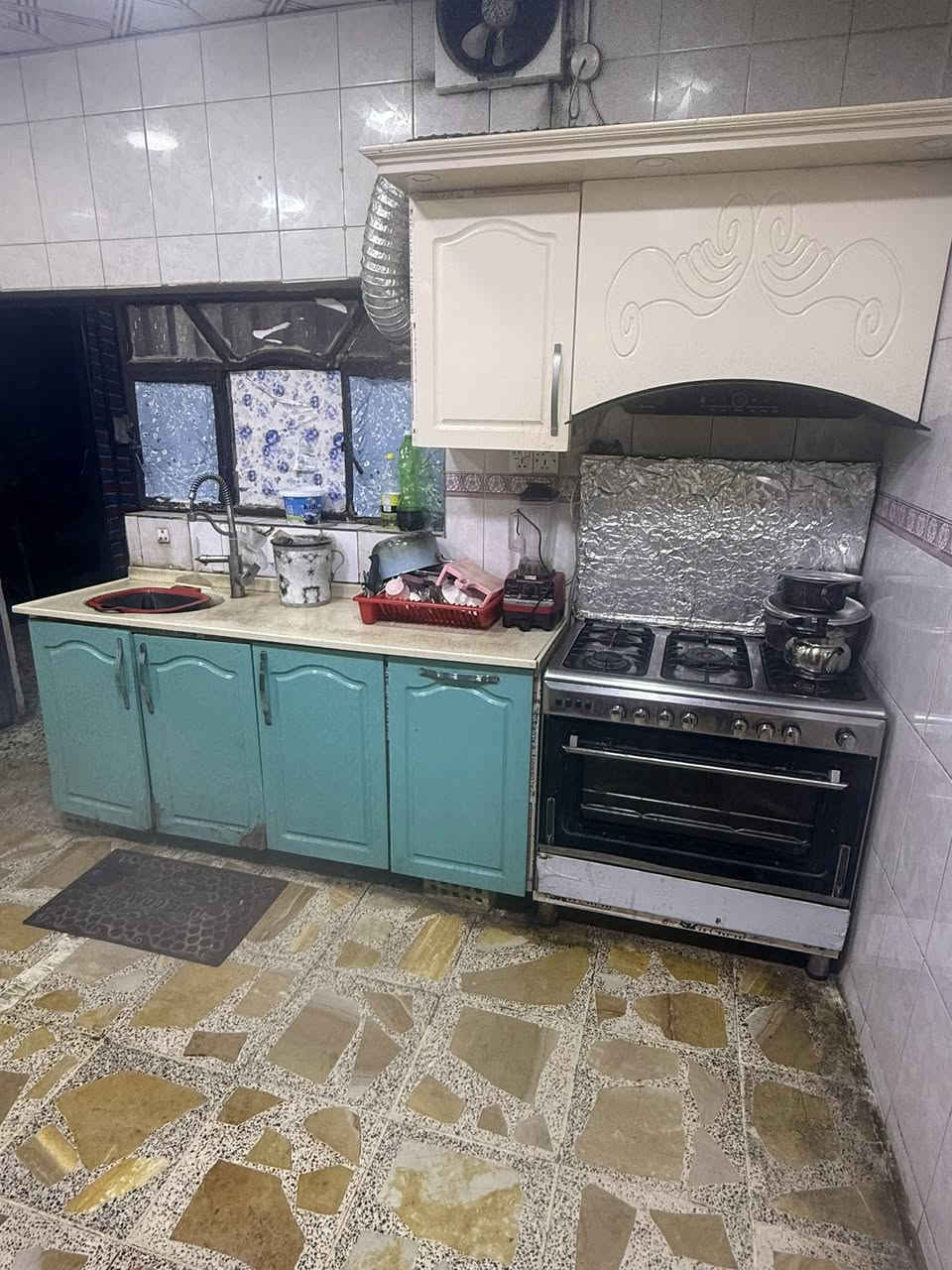 كاونتر مستعمل للبيع مع ملحق مع سنك مع مرشحه
العنوان بغداد ساحه عدن 

السعر 350 وبيه مجال 

***********
