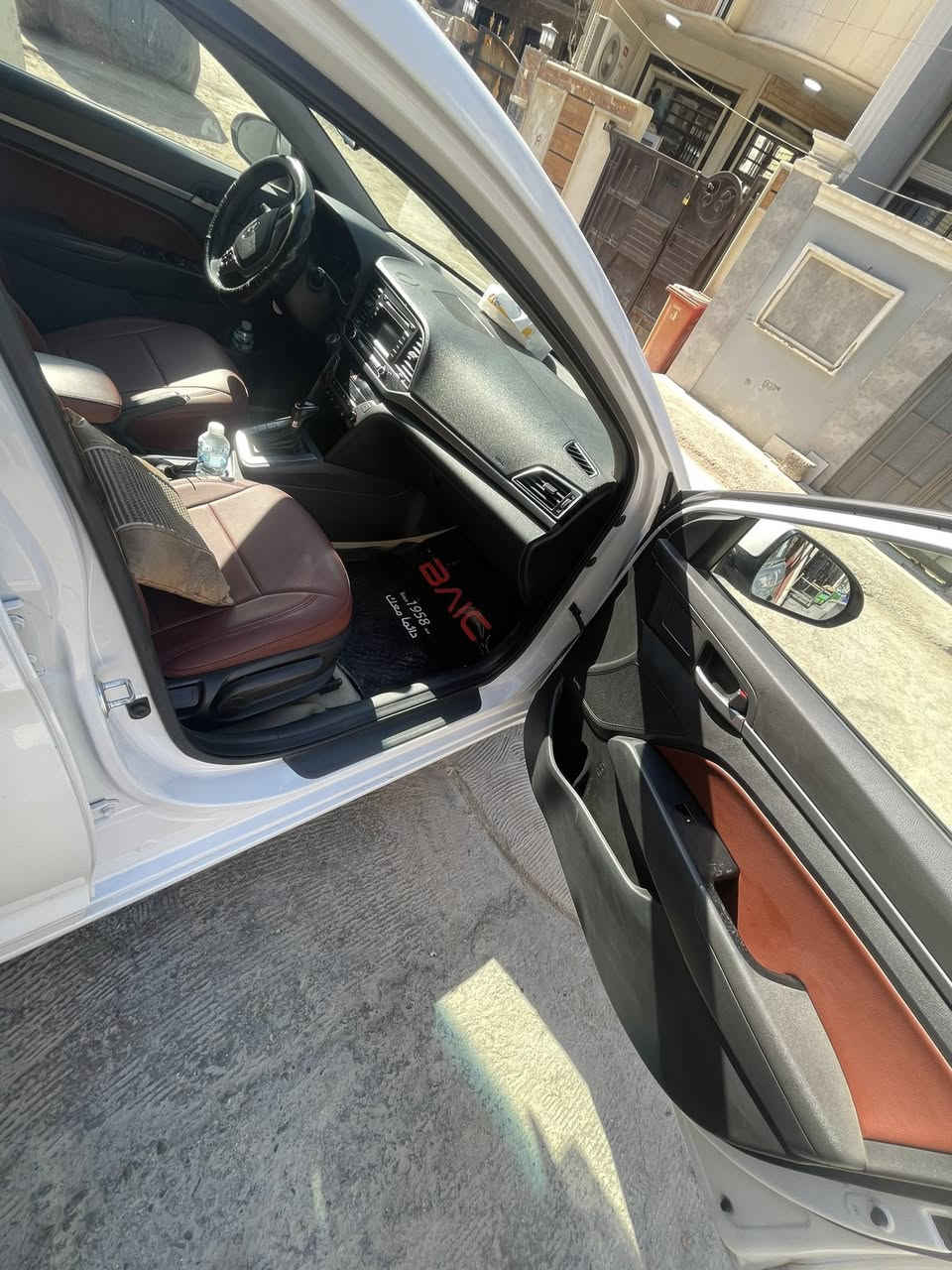 النترا 2017 خليجي للبيع
مسجله سنويه 2016 ماخذهه وكاله هيونداي وعلى ايدي السياره لليوم مابيهه نقص برغي تشغل وتطلع تحويل ثاني يوم ارقام انكليزية بأسمي هزة جديدة وسنوية جدد شرط التحويل 
مواصفات الايراني ماشية 100 
كفاله كير ومحرك وصبغ 
بيهه فقط بارد جاملغ يمنه وشخط مكحل بالباب السكن
فول مواصفات
كامرا خلفية
سلايد رووف 
بصمة تشغيل وابواب وصندوق 
صندوق ذكي 
كشن جلد 
كشنات امامية تبريد تدفئة
كشن خلفي تدفئة 
مري شفط 
مرايا قلاب مع البگ 
ويل كب 17 انج 
نظام ترحيب واستقبال 
حساسات امامي خلفي 
رادارات جانبيه 
مكان السياره بغداد الدورة
السعر 157$ وبيها مجال 
هـ ***********
